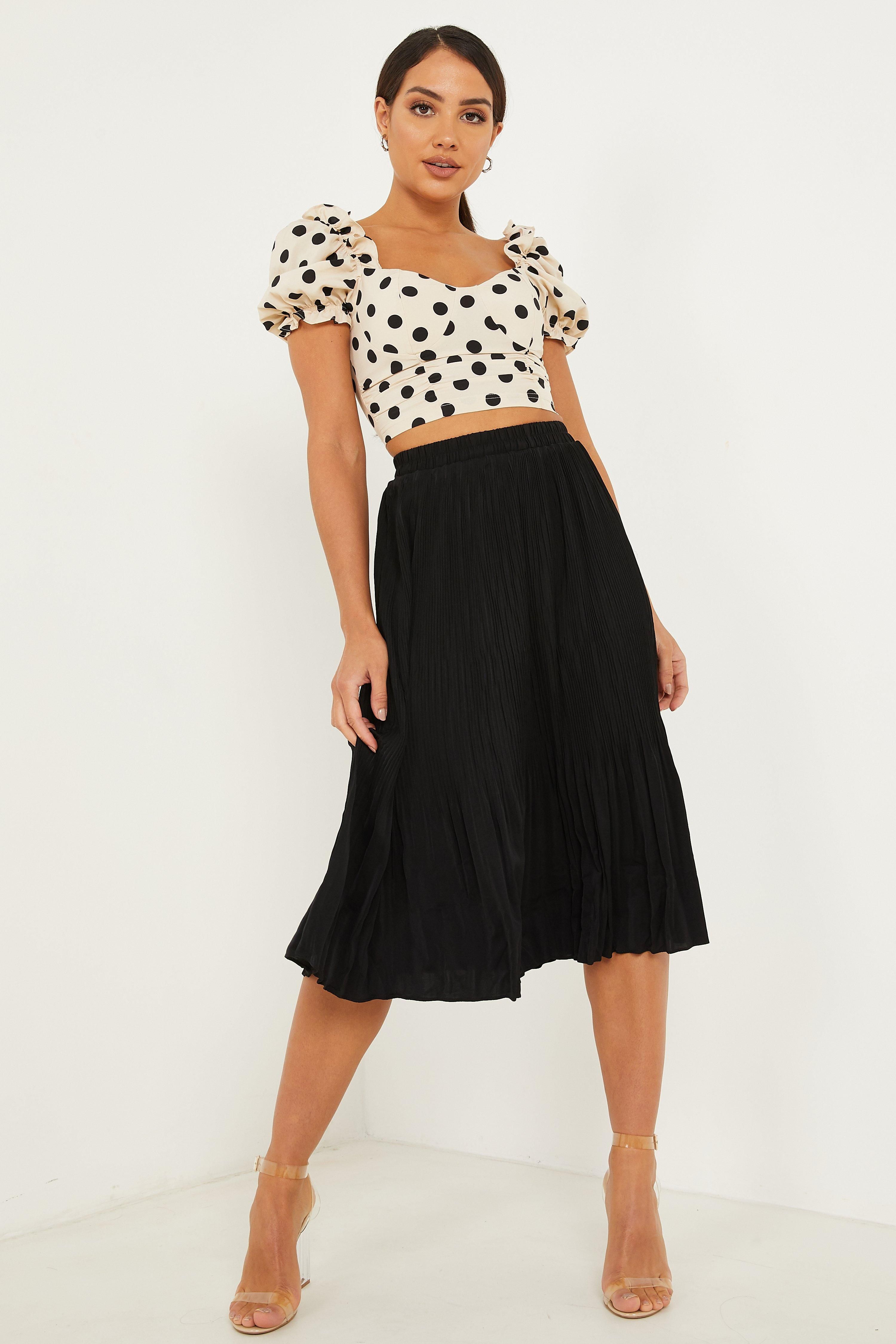 - Pleated skirt   - High waist  - Elasticated waistband  - Midi length  - Length: 78 cm approx  - Model height: 5' 7