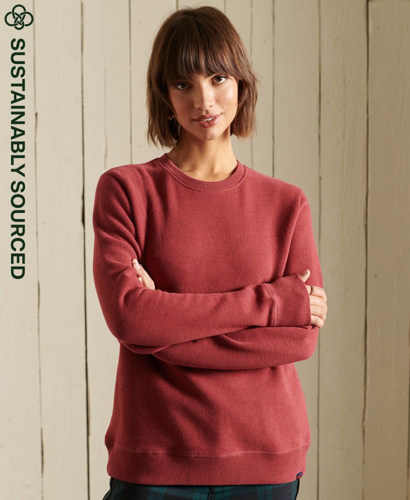What's better than a stylish sweatshirt in the colder months? Comfortable and high quality, this classic design is perfect for any chilly day.Relaxed fit – the classic Superdry fit. Not too slim, not too loose, just right. Go for your normal sizeOrganic cotton blendRibbed trimmingsLong sleevesSignature logo tabMade with organic cotton grown using natural rather than chemical pesticides and fertilisers. The healthier soil this creates uses up to 80% less water which is better for our planet and for the farmers who grow it.
