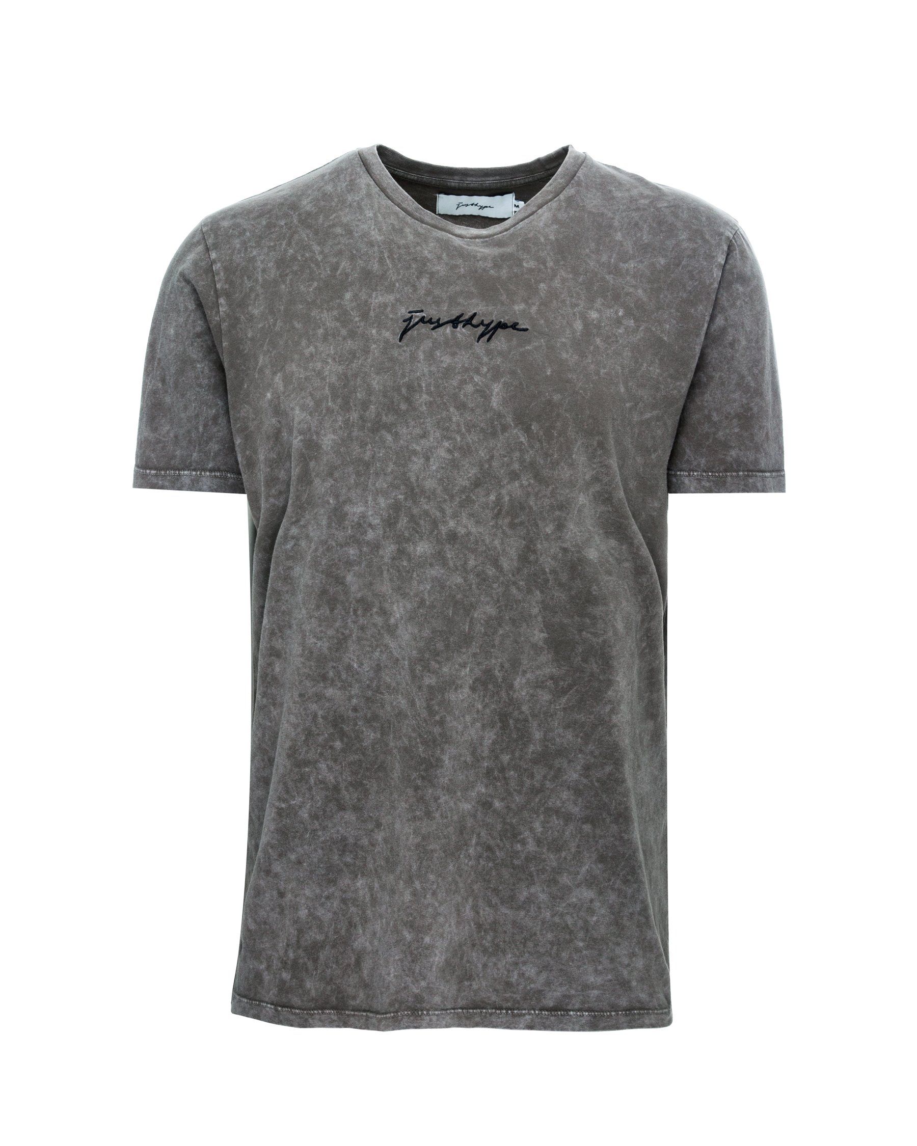 The HYPE. Sunset Rose Men's T-shirt boasts a washed vintage acid grey colour palette. With a crew neckline and short sleeves for a classic fit in our standard men's tee shape. The design features an enlarged back graphic with an on-trend blue rose. Boasting a 100% cotton fabric base for the ultimate comfort and breathable space. Finished with the new! justhype signature logo embroidered on the front in black. Wear with black skinny fit jeans to complete the fit. Machine washable.