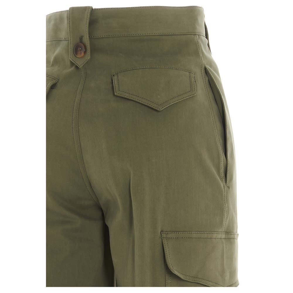 Green 
Cotton 
370 GR 
Delux cotton satin stretch 
Cargo 
Applied pockets 
Tabs at bottom 
Pockets at back 
High waist 
Zip, hook and button closure