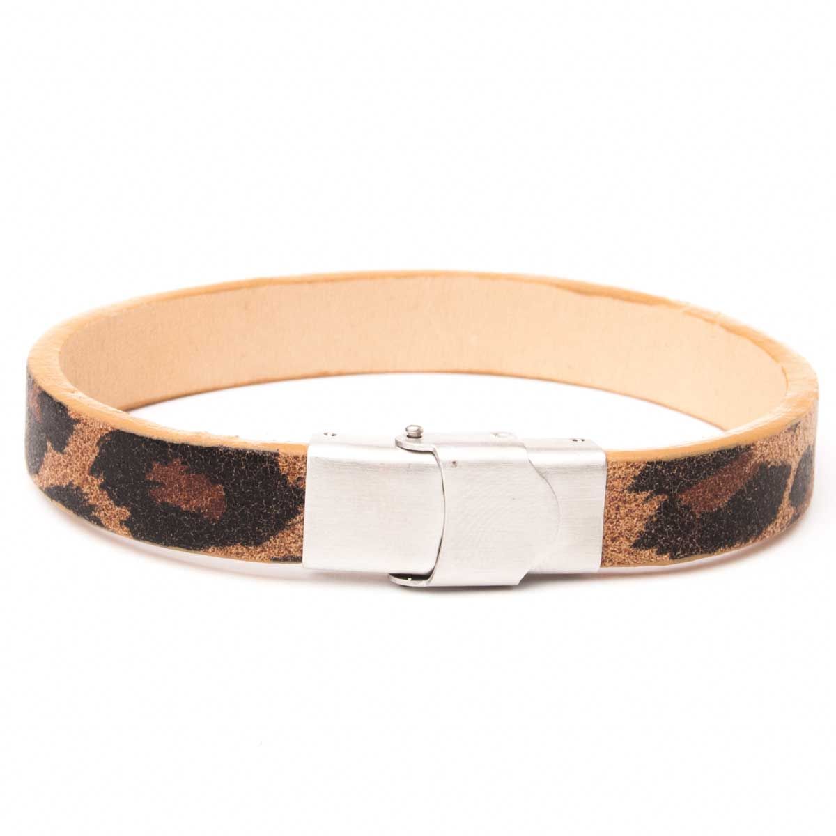 Original natural skin bracelet made of artisanally ideal for women and women. Handmade and with stainless stainless steel closure. Made in Spain. The width is 1 cm and the Standard length of 20 cm. It can be easily adapted home to the measure of each wrist thanks to its manual opening closure.