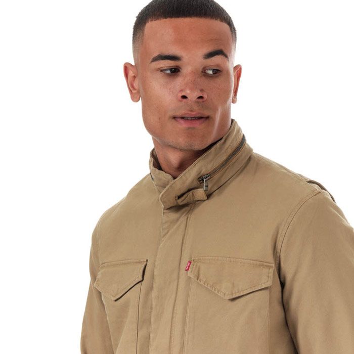 Mens Levi’s Sherpa Field Coat in harvest gold.<BR><BR>- Drawcord-adjustable hood; can be rolled away and zipped into collar.<BR>- Full zip fastening with storm placket.<BR>- Long sleeves with hook and loop adjustable cuffs.<BR>- Four flap pockets to front.<BR>- Adjustable drawcord at inner waist.<BR>- Warm Sherpa lining at body. <BR>- Fully lined.<BR>- Levi’s logo tabs at left chest pocket and above left hem.<BR>- Standard fit.<BR>- Body: 98% Cotton  2% Elastane.  Lining: 100% Polyester.  Filling: 100% Polyester.  Machine washable. <BR>- Ref: 85432-0000