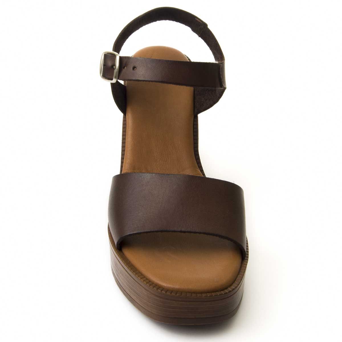 Great width-heeled sandals and comfortable platform. With breathable, absorbent, thermoregulative template, antialergica and antibacterial treatment, besides being resistant against abrasion and tear and have color strength against sweat, rub and light. We present this Comfortable and Light Sandal of Lady Manufactured in First Quality Natural Leather, Free from Chrome VI. It has a comfortable buckle closure in the ankle for greater fastening. Comfortable and very flexible hormo, perfectly adjustable at the foot. Easy to clean with wetter. Sewing doubly reinforced. Polyurethane floor. The polyurethane material is not split, does not wear, it is non-slip and makes it the lighter footwear. Made in Spain. Measurements: 9cm of talon and 3cm platform approximately.