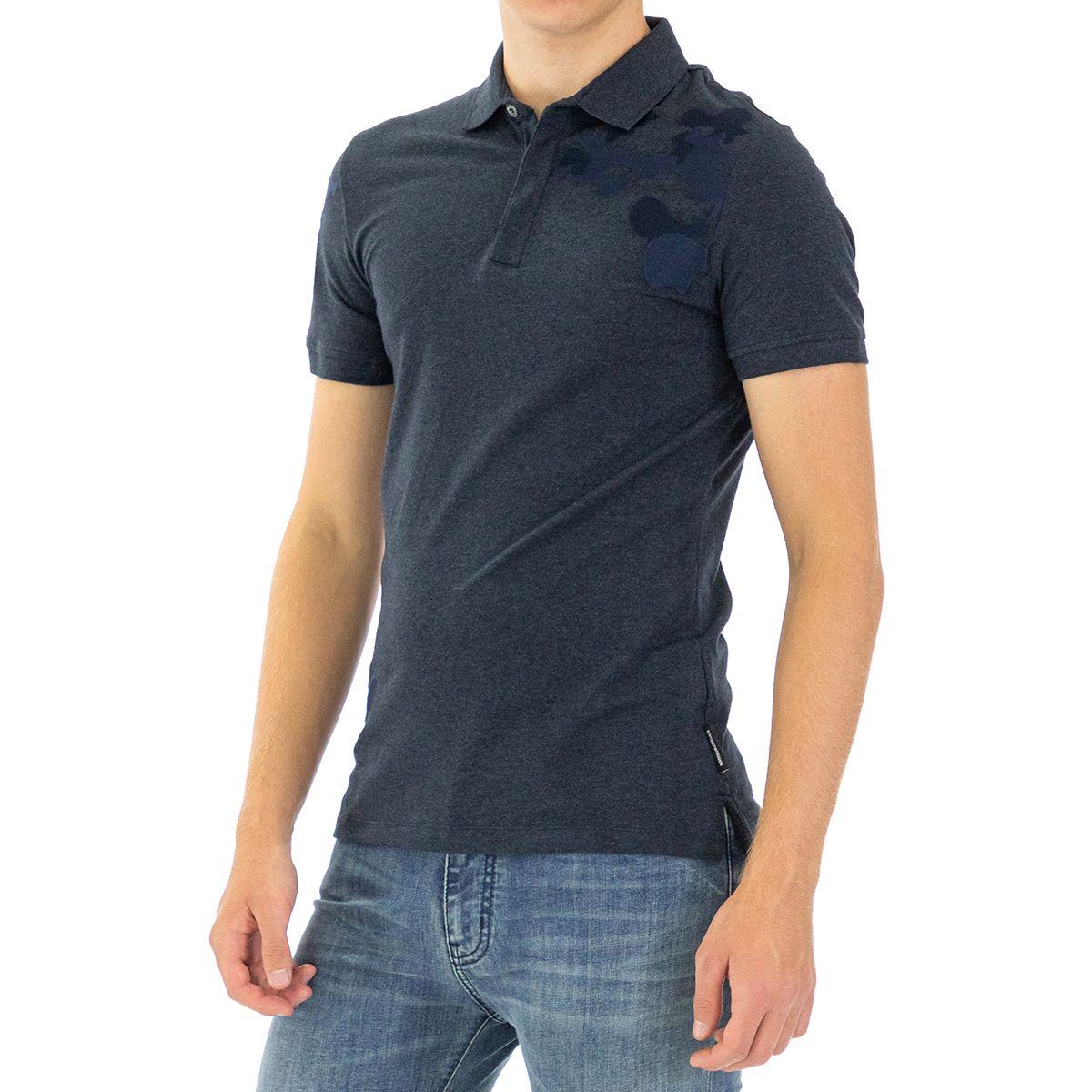 Emporio Armani 6Z1FA61J18Z-0955-S If you're looking for an alternative to the classic T-shirt, this navy-blue polo shirt will complement any casual look.