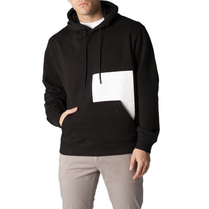 Brand: Calvin Klein Jeans
Gender: Men
Type: Sweatshirts
Season: Spring/Summer

PRODUCT DETAIL
• Color: black
• Pattern: plain
• Fastening: slip on
• Sleeves: long
• Collar: hood
• Pockets: front pockets

COMPOSITION AND MATERIAL
• Composition: -100% cotton 
•  Washing: machine wash at 30°