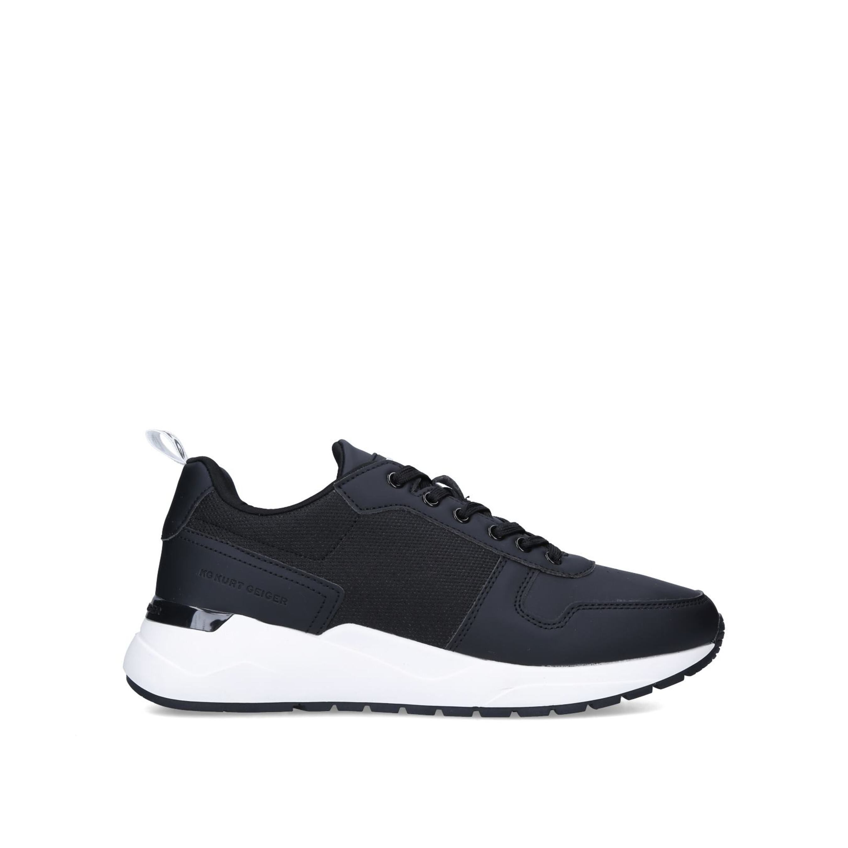 The Kofi sneakers are a timeless style to wear season after season. Their upper is in a black shade with lace up front above a branded tongue. The back of the ankle features a black and white pull tab all sitting on a white sole with black branded panel.