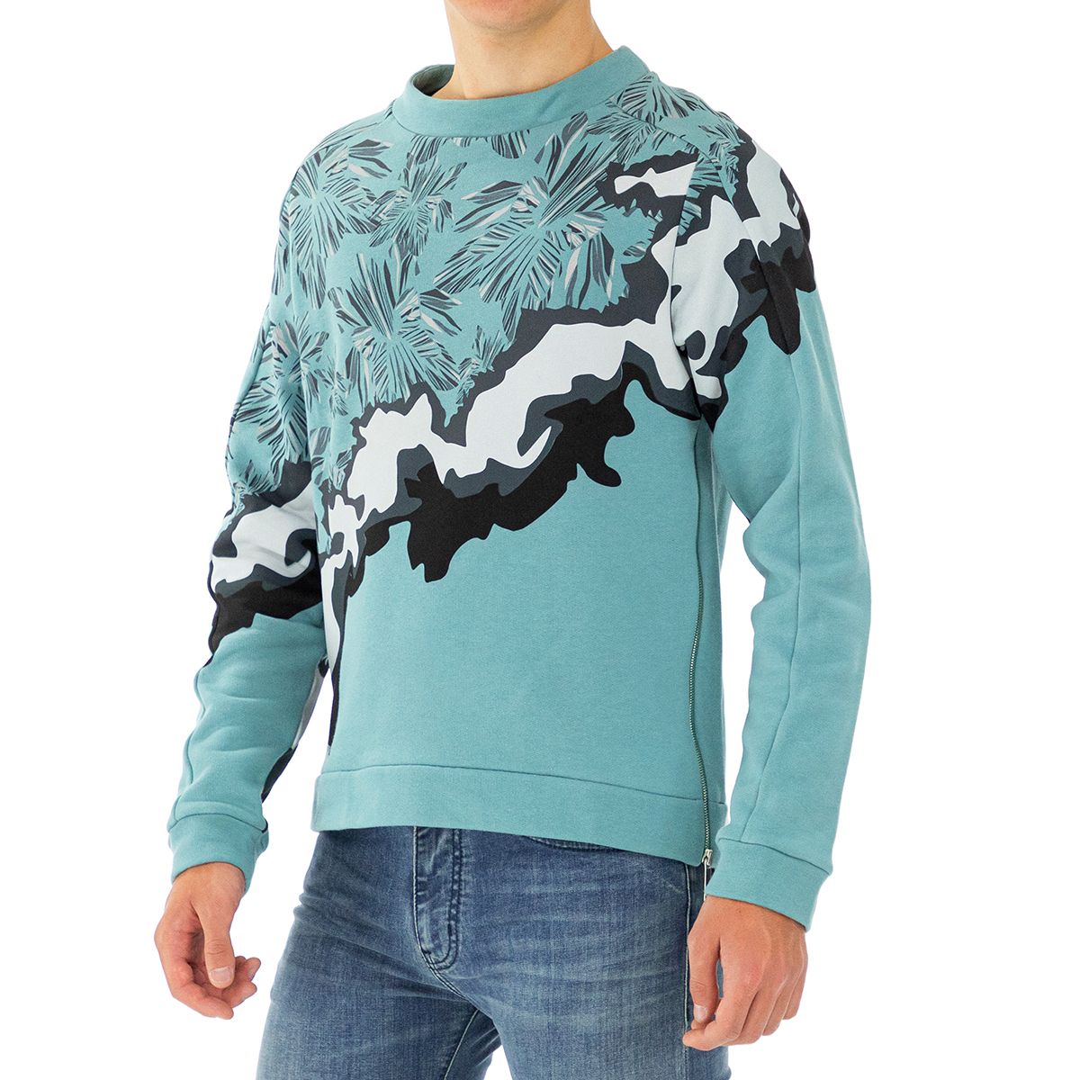 Emporio Armani 6Z1M6U1J3CZ-F530-XL The print of this sweatshirt will add an extra touch to your sporty-casual look.