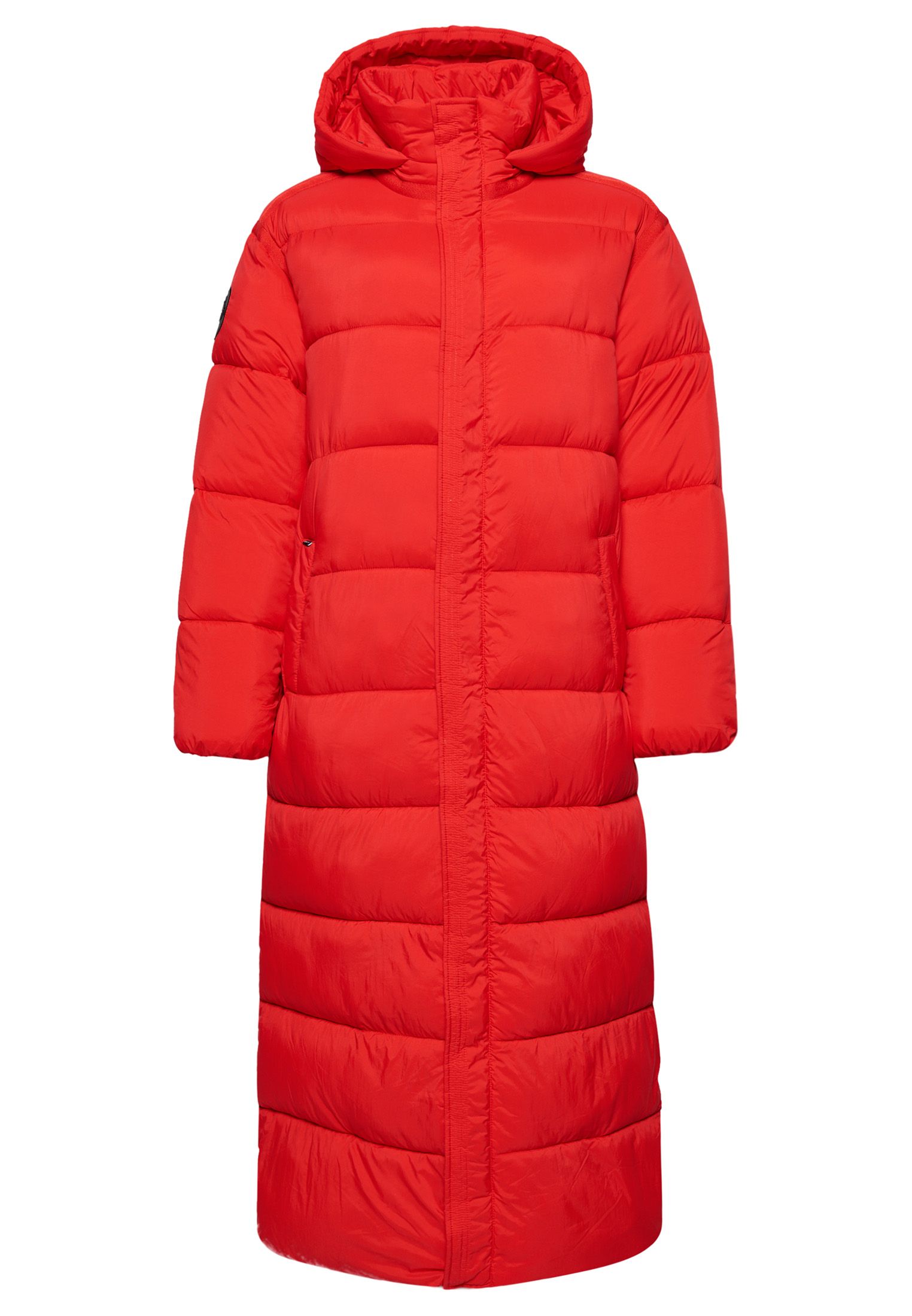 When it comes to layering up for the cold, it's essential to meet fashion with functionality. The Cocoon Longline Puffer Coat embraces that combination of comfort and chic, bringing you a luxuriously soft layer that's perfect for those cold outdoor days. Its cosy quality is concealing to keep the elements out whilst ensuring your movement is unimpeded thanks to its light but strategically placed padding. We've taken care to ensure this coat is a practical, non-intrusive way to stay warm that complements your personal style with the subtle style it brings, making it an essential pick for any outdoor situation,Relaxed fit – the classic Superdry fit. Not too slim, not too loose, just right. Go for your normal sizeUK10 shoulder to hem: 128cmLined hood with bungee cord adjustmentTwo-way zip and popper fasteningElasticated cuffsTwo front popper pocketsEmbroidered badge on the right sleeveFully linedInternal mesh pocketSignature Superdry tabThe padding in this jacket is 100% recycled, each jacket contains over 30 recycled bottles, this avoids these bottles being sent to landfill or polluting our oceans.