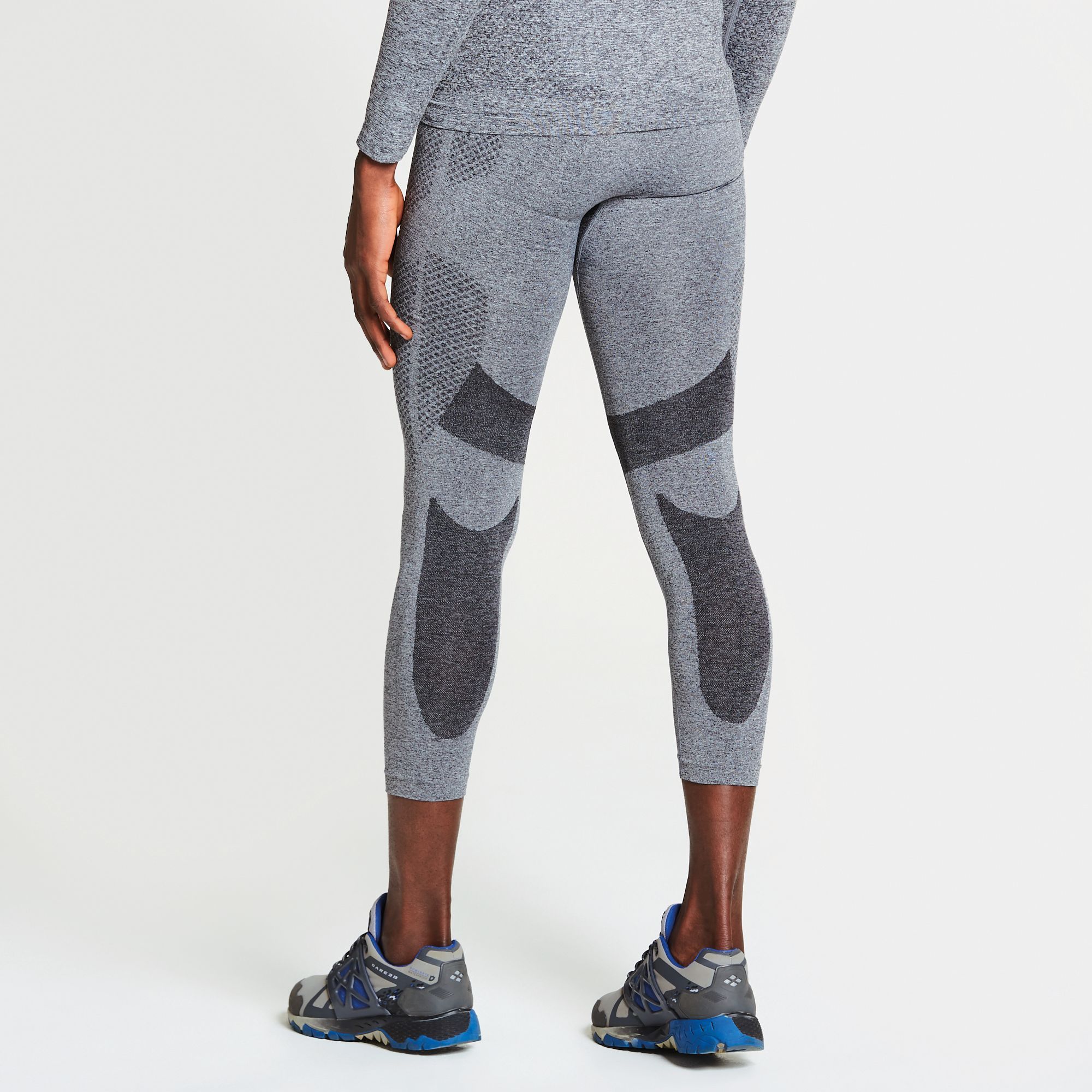 The mens Zonal III 3/4 length legging from Dare 2b is packed with comfort and performance for year-round use. It uses ergonomic body mapping with seamless construction and hint of elastane for total comfort in wear. The BODY fabric helps to regulate your core temperature by keeping you cool when your sweating and warm when your cold. It rapidly transfers moisture away from the skin, dries quickly when wet and has an  finish for lasting freshness. 55% Polyester, 38% Polyamide, 7% Elastane. Dare 2B Mens Tights/Shorts Sizing (waist approx): XS (28in/71cm), S (30in/76cm), M (32in/81cm), L (34in/86cm), XL (36in/92cm), XXL (38in/97cm), XXXL (40in/102cm), XXXXL (42in/107cm), XXXXXL (44in/112cm).