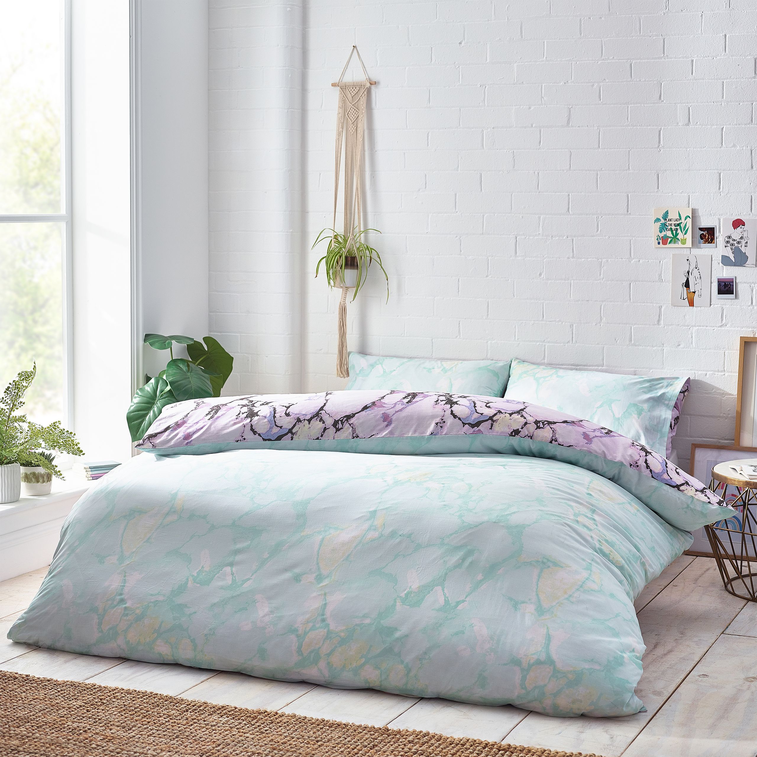 Add instant personality to your bedroom with this Marble duvet set. Featuring a vibrant pastel marble design. The marble design continues to the reverse in a mint green so you can switch the look when you need to.