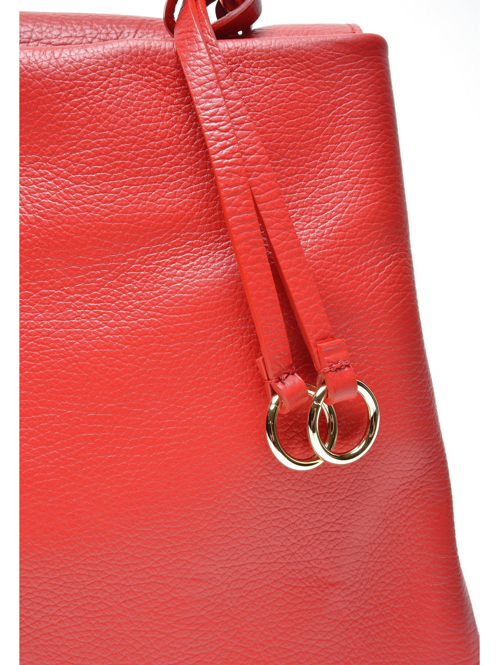 Handbag
100% cow leather
Flap over clasp closure
Inner zip pocket
Back zip pocket
Dimensions (L): 25x35x11.5 cm
Handle: 33 cm
Shoulder strap: 120 cm adjustable