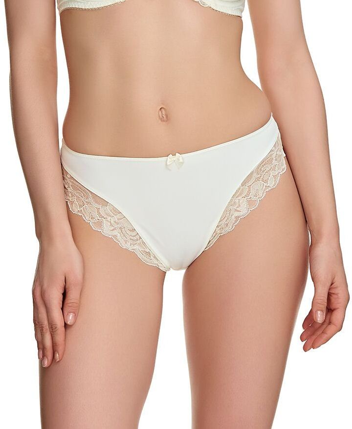 Perfect for everyday wear, these Rebecca Lace briefs from Fantasie feature smooth fabric paired with delicate floral lace accents. The back offers fuller coverage which creates a flattering look, paired with the scalloped lace edges that add a feminine touch. Finished with a small satin bow.
