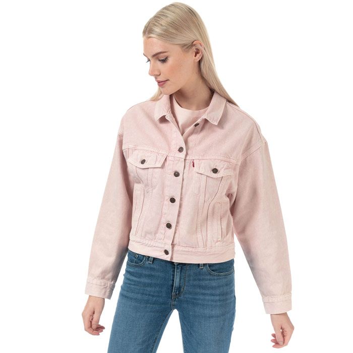 Womens Levi’s Slouch Trucker Jacket in pink.<BR><BR>- Classic collar.<BR>- Full button placket with branded metal shanks.<BR>- Drop shoulder.<BR>- Long sleeves with button cuffs.<BR>- Button-flap chest pockets.<BR>- Side hand pockets.<BR>- Back waistband tabs for an adjustable fit.<BR>- Slouchy fit.<BR>- Measurement from shoulder to hem: 20“ approximately.  <BR>- 100% Cotton.  Machine washable.<BR>- Ref: 74599-0019<BR><BR>Measurements are intended for guidance only.