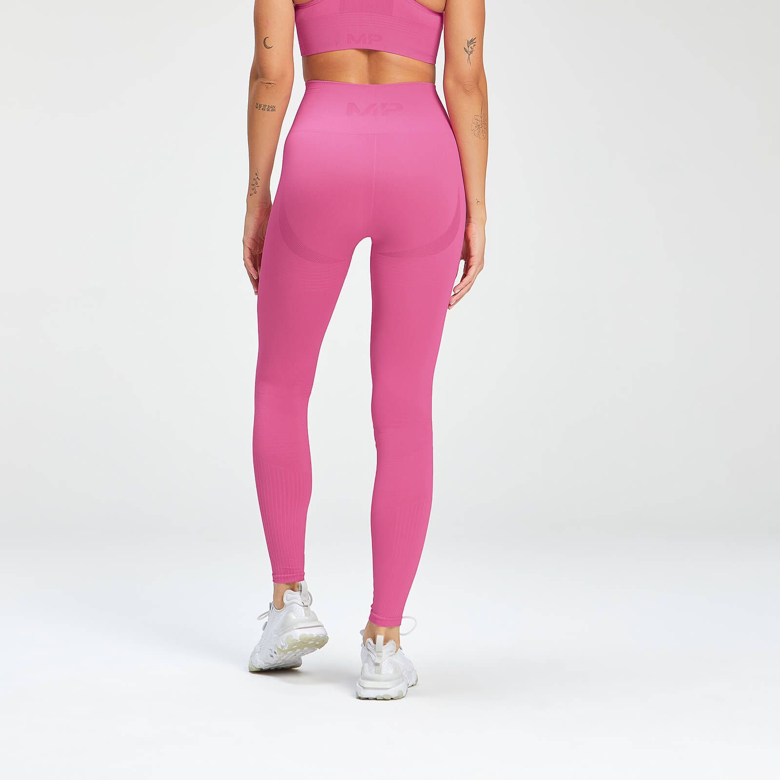 Introducing our NEW high waisted and sculpting Tempo Seamless leggings, optimised for high energy and impact interval and agility training.

The leggings are part of a vibrant matching collection and have a soft knitted seamless design and zonal ventilation. Their hydropholic finish ensure maximum sweat-wicking making them perfect for high sweat training.
