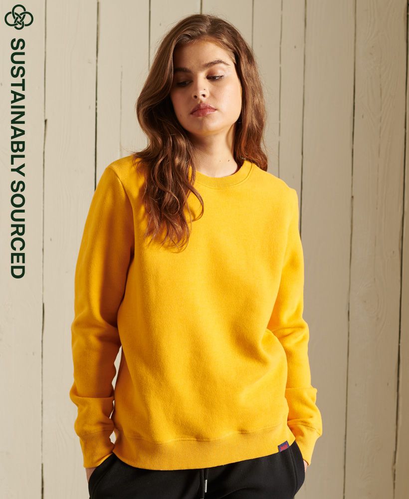 What's better than a stylish sweatshirt in the colder months? Comfortable and high quality, this classic design is perfect for any chilly day.Relaxed fit – the classic Superdry fit. Not too slim, not too loose, just right. Go for your normal sizeOrganic cotton blendRibbed trimmingsLong sleevesSignature logo tabMade with organic cotton grown using natural rather than chemical pesticides and fertilisers. The healthier soil this creates uses up to 80% less water which is better for our planet and for the farmers who grow it.