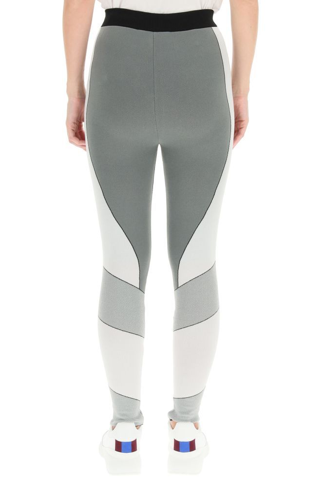 Stella McCartney high-waisted leggins in technical elasticated fabric. Characterized by skinny fit, elasticated high waits and inlaid-knitted logo. The model is 177 cm tall and wears a size IT 38. 