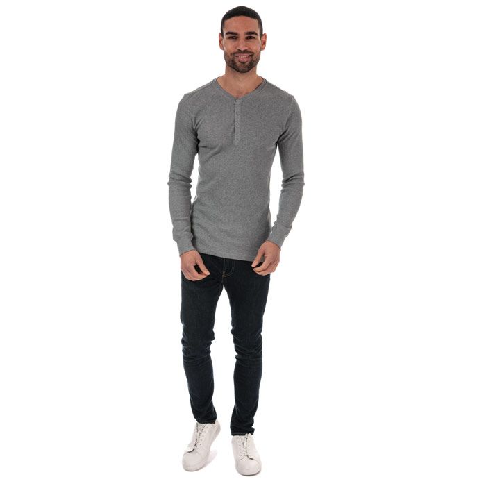 Mens Levis Long Sleeve Henley T-Shirt in Grey<BR><BR>- Long sleeve<BR>- Ribbed hem and cuffs<BR>- 3 button placket<BR>- Full body ribbing<BR>- Branding to buttons<BR>- Shoulder to hem 27in approximately<BR>- 100% Cotton. Machine Washable<BR>- Ref: 961023001758<BR><BR>Measurements are intended for guidance only