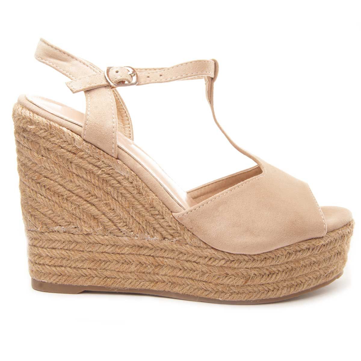 These jute wedges are what you are looking for for your most special events. And it is that it combines a current and versatile design. It consists of a comfortable wedge and a gel plant to hold long days of fair and that arises since with this shoe you will not go unnoticed. With anti-slip sole and doubly sewn for greater durability. Easy to clean and with quality materials. Acts 100% España .. Buonarotti.Description Technical: External materialSynthetic materialMaterial Interior: Synthetic Material.Material Plant: Synthetic Material.Material Sole: STOLUTE TACON: 11.5 bag