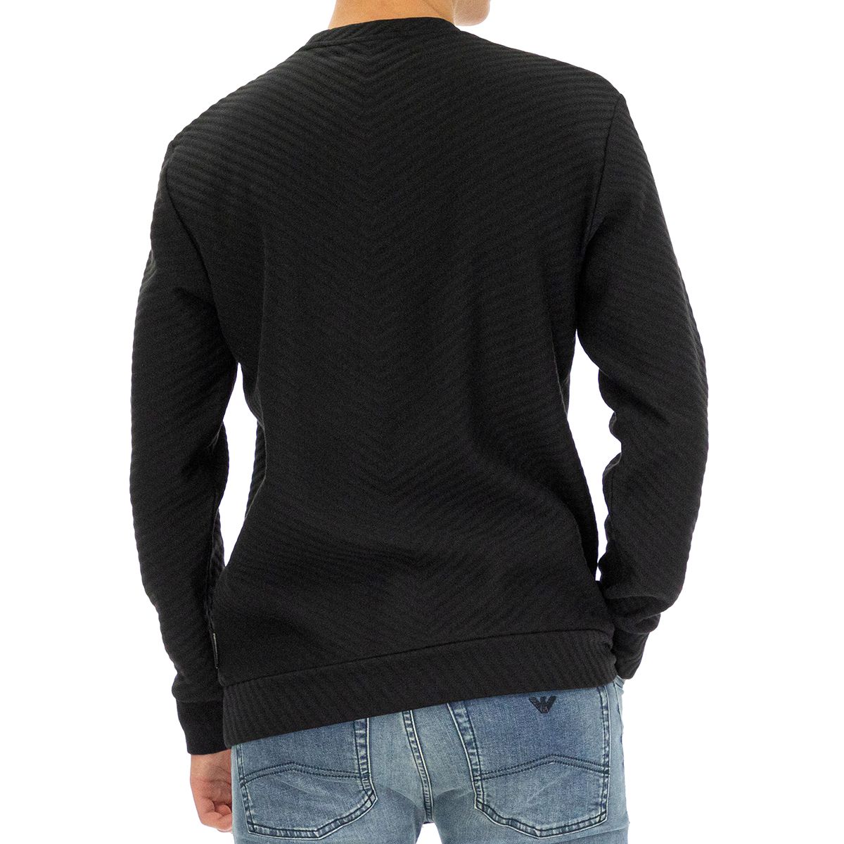 Emporio Armani 6Z1MA91J25Z-0002-L Versatile and trendy, this black sweatshirt will complete any sporty-casual look.