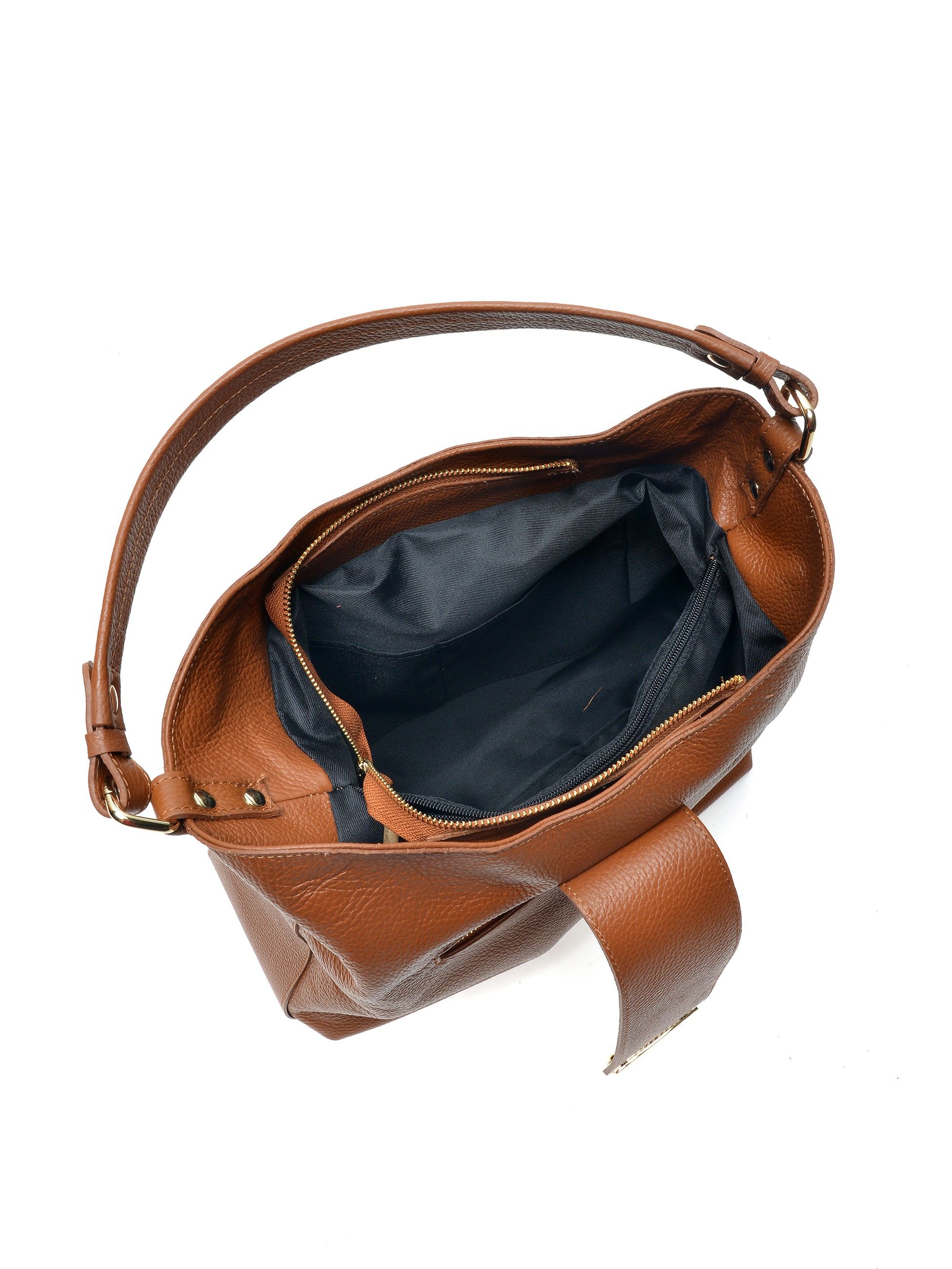 Top Handle Bag

100% cow leather

Top zip closure

Double compartment bag

Inner zipped compartment

Interior zip pocket

Back zip pocket

Dimensions (L): 31x36x16 cm

Handle: 50 cm FIX

Shoulder strap: 1x120 cm - adjustable