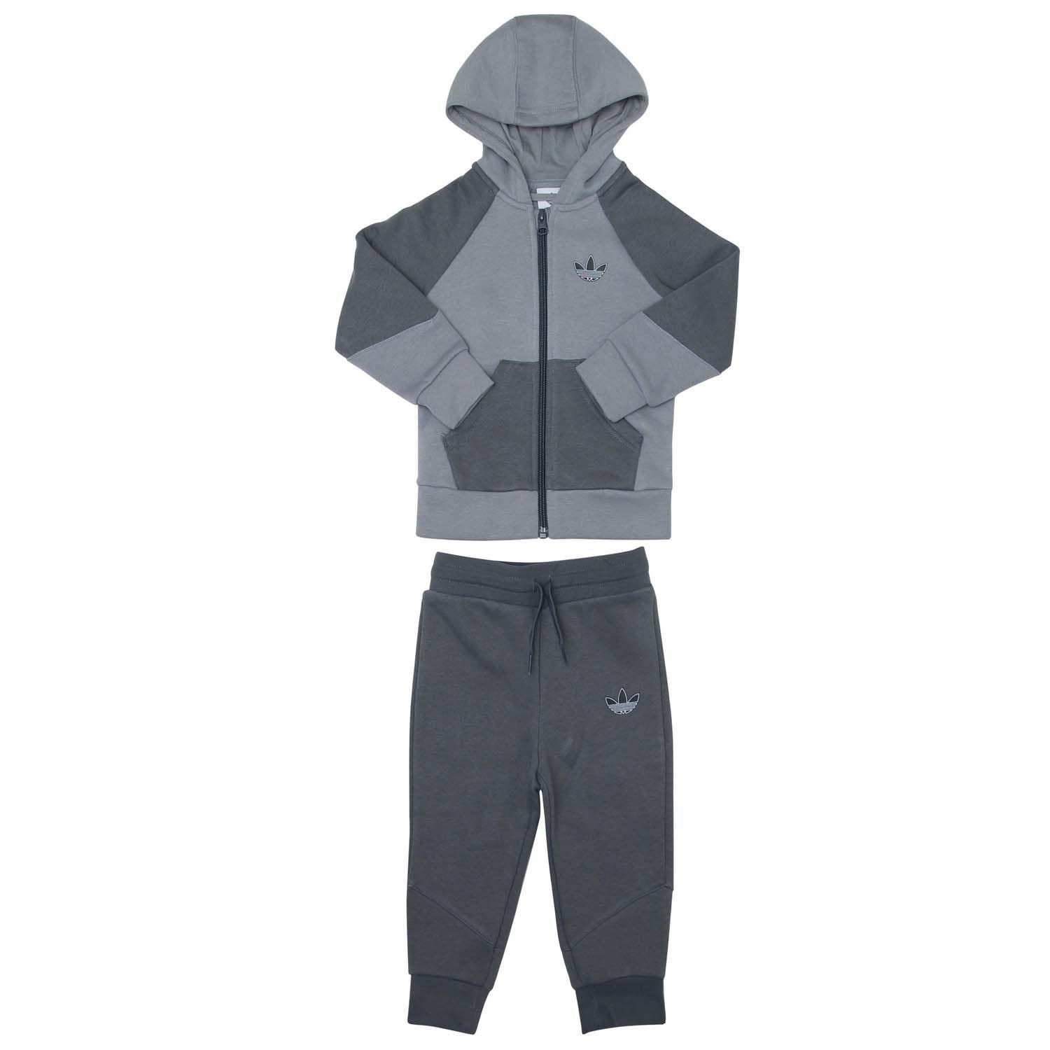 Baby adidas Originals SPRT Full-Zip Hoody Set in grey.Top:- Lined hood.- Ribbed cuffs and hem.- Long sleeves.- Kangaroo style pocket to front.- Regular fit.- Main material: 70% Cotton  30% Polyester (Recycled). Pants: - Drawcord on ribbed waist.- Ribbed cuffs.- Fleece.- Trefoil logo printed at left thigh.- Regular fit.- Main material: 70% Cotton  30% Polyester (Recycled). - Ref: H25240