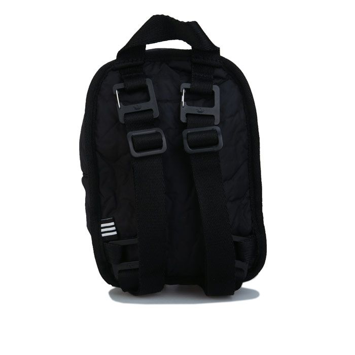 adidas Originals Mini Backpack in black.- Padded adjustable shoulder straps.- Inner slip-in pocket.- Front zip pocket.- adidas Originals logo.- Lined.- Volume: 3.5 L.- Dimensions: 15 cm x 22 cm x 9 cm.- Main material: Outer: 100% Nylon.  Innen: 100% Polyester. Lining: 100% Polyester.- Ref.: GE4780Measurements are intended for guidance only!