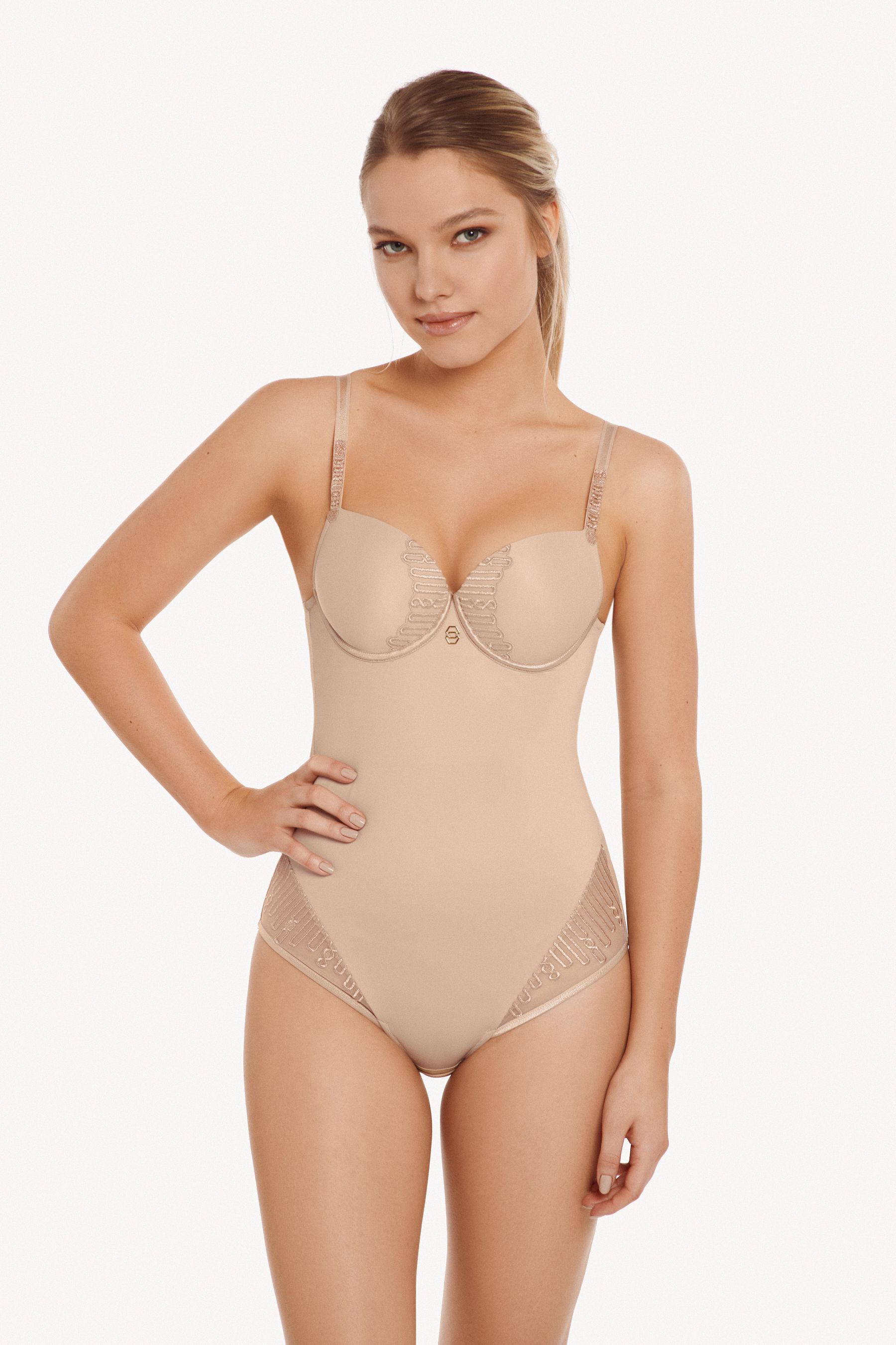 This modern underwired body with soft foam cups from the Lisca 'Ivonne' range features soft and comfortable microfibre combined with attractive transparent embroidery. The smoothly shaped cups and soft edges allow for a seamless look under fitted clothing. The body features an attractive embroidered butterfly-shaped design between the cups with a metal decorative detail. The front of this body is lined with functional elastic tulle to help shape and smooth your body. The adjustable straps feature decorative applique at the front. The straps are wider for larger sizes. The back of the body has a slightly U-shaped design and the fastening band at the gusset enables three-level length adjustment.  