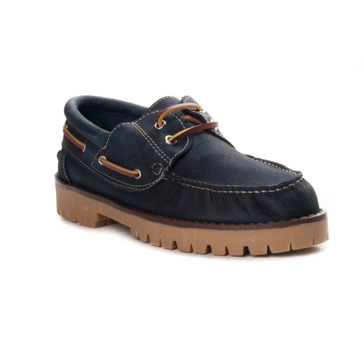 Nautical woman's shoe, made in leather, special because of her softness and comfort. Light rubber sole. Anti-slip floor. Fastened with cords. A shoe camper but at the same time stylish, ideal for day to day. So comfortable you always want to take it.