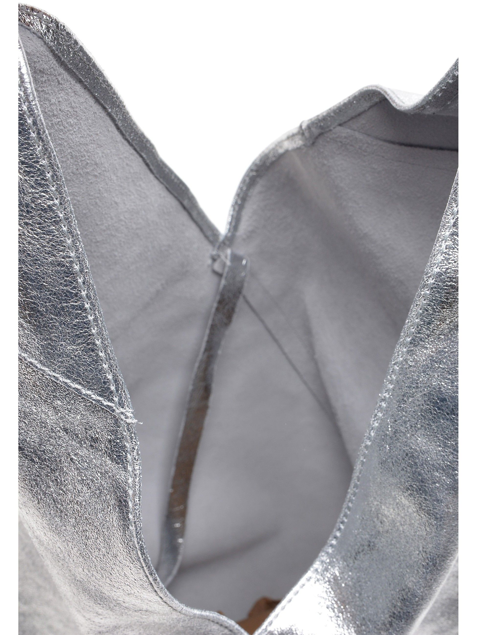 Shopper bag
100% cow leather
Single top handle: 26 cm
Internal wallet with zip closure 
Dimensions: 37x46x/ cm