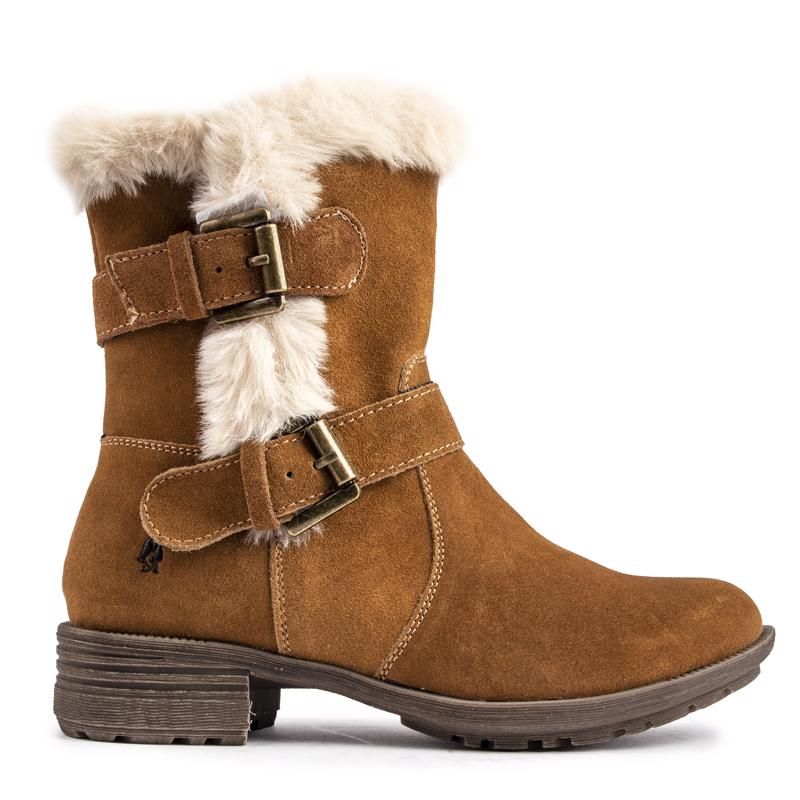 These Tracie Boots By Hush Puppies Are A Timeless, Cosy Style, Featuring Soft Suede Upper With Faux Fur Details And Buckle Strap. The Tan Mid-calf Must-have Staple Have A Heel Height Of 2cm And Guarantee A Day In Town Is As Comfortable As A Walk Through The Woods.