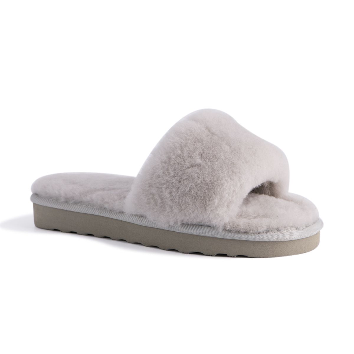 Plush premium 100% Australian sheepskin lining encompassing the whole slipper, allowing extra cushioning
Fine craftsmanship
Rubber base outsole that is both flexible and durable, also prevents slipping on wet surfaces
Provide extra warmth and would be the top choice to travel with, perfect to pair with your favourite PJs
100% brand new and high quality, comes in a branded box, suitable for gift