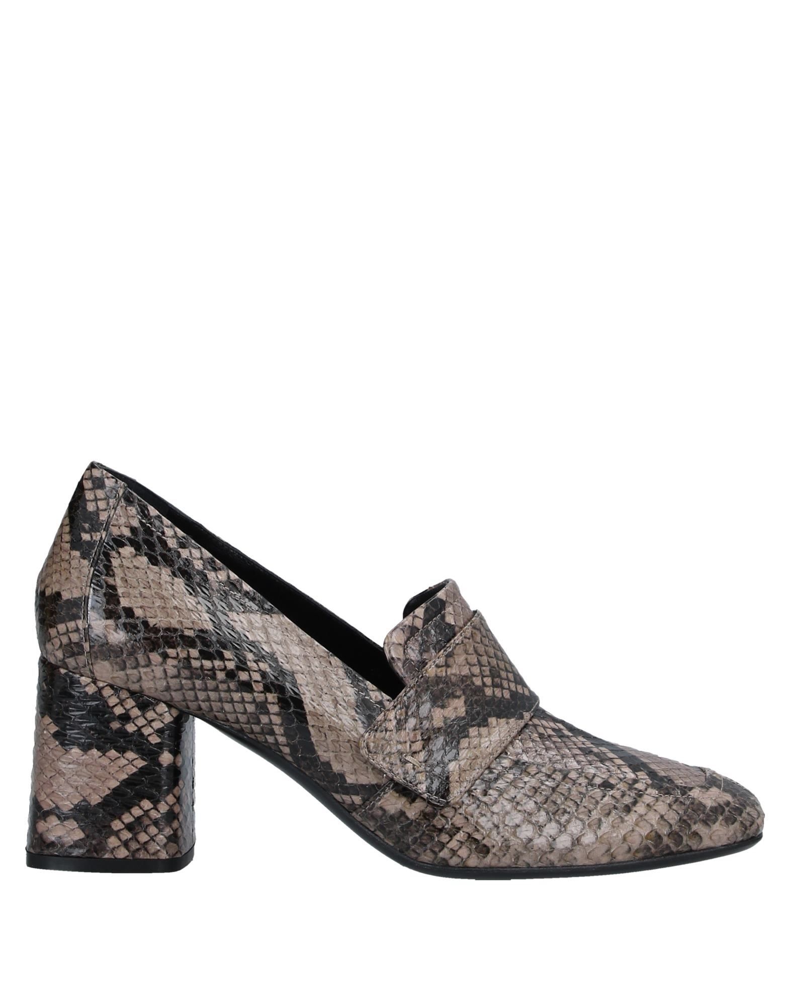 snakeskin print, no appliqués, multicolour pattern, square toeline, square heel, leather lining, leather sole, contains non-textile parts of animal origin