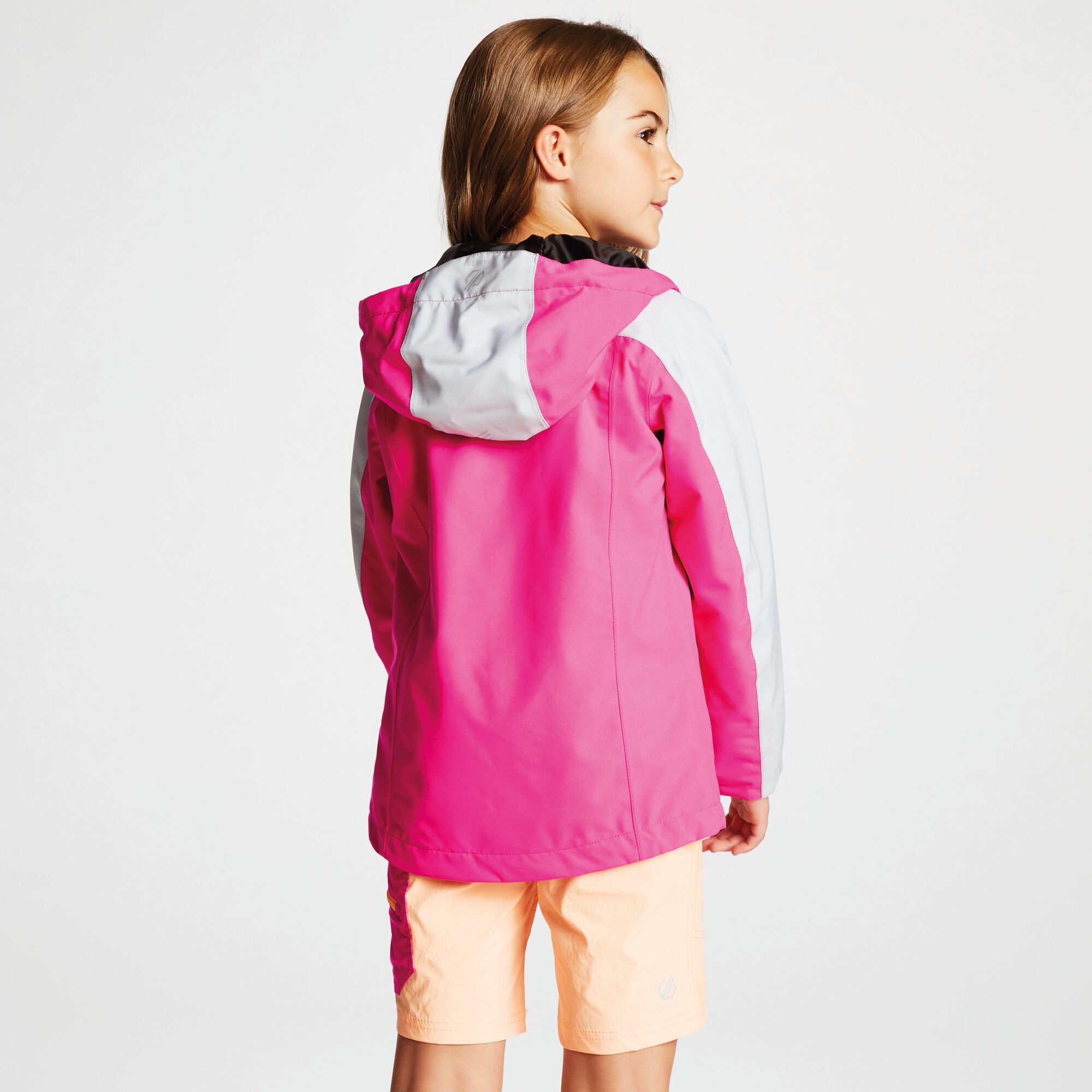 100% Polyester; Ared V02 20000 Oxford polyester 4-way stretch fabric. Grown on technical hood with high collar and elastication and roll away hood function. 2 x zipped lower pockets. Reflective detail for enhanced visibility.