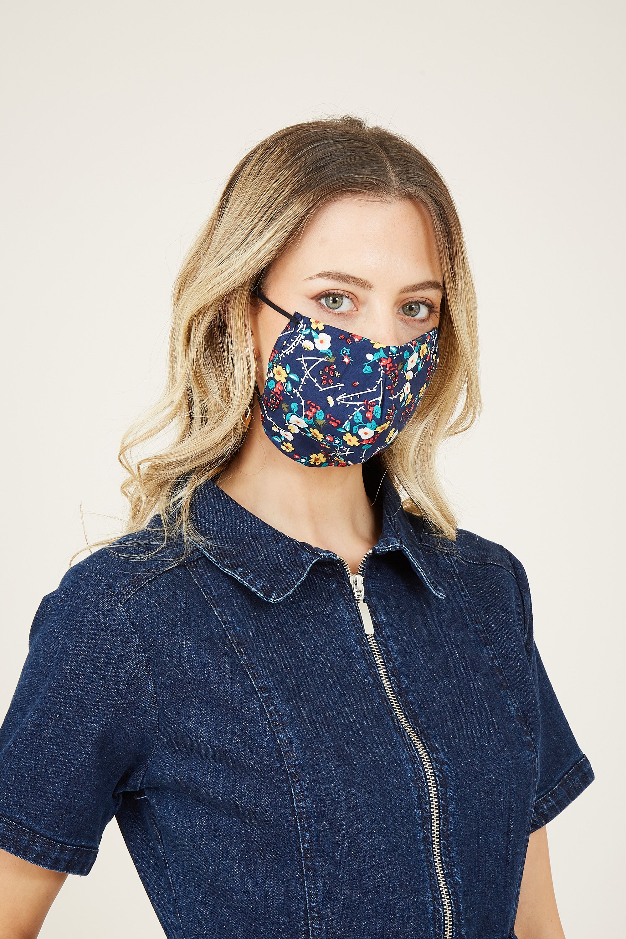 Designed with a fun print and cut from soft-touch cotton, this Ditsy Face Covering is a comfortable choice. It's made from the end of our fabric rolls, so it's sustainable and kind to the planet.Please remember it is a non-medical mask and not PPE. Wash your hands before and after putting on the covering. One Pound from each covering is donated to Sufra, a charity that supports and provides food for people in extreme poverty.  100% Cotton, Lining:100% Cotton
