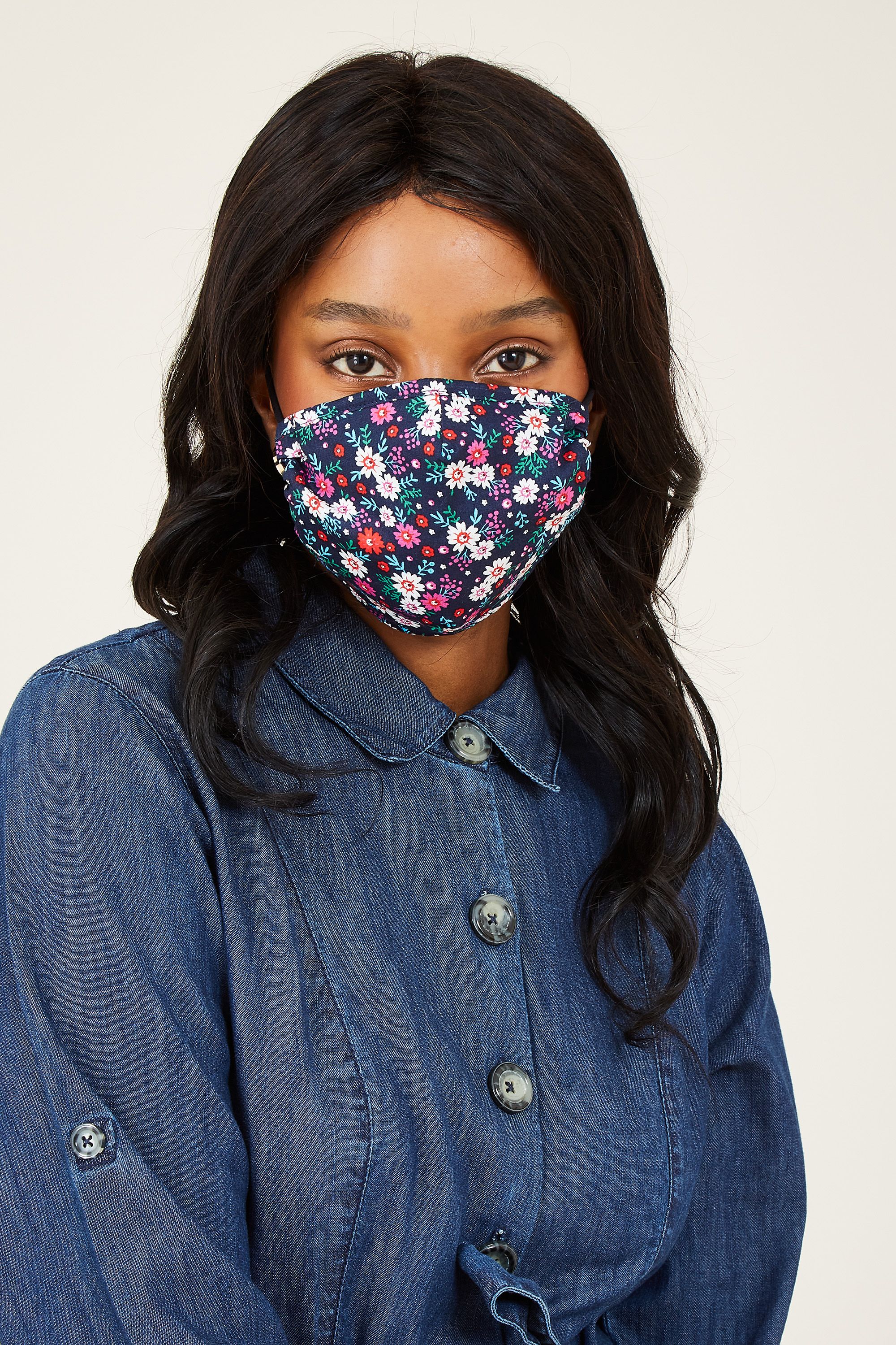 With a fun floral print, this Ditsy Daisy Face Covering is both comfortable and soft. It's made from the end of our fabric rolls, so it's sustainable and kind to the planet.Please remember it is a non-medical mask and not PPE. Wash your hands before and after putting on the covering. One Pound from each covering is donated to Sufra, a charity that supports and provides food for people in extreme poverty.  100% Cotton, Lining:100% Cotton