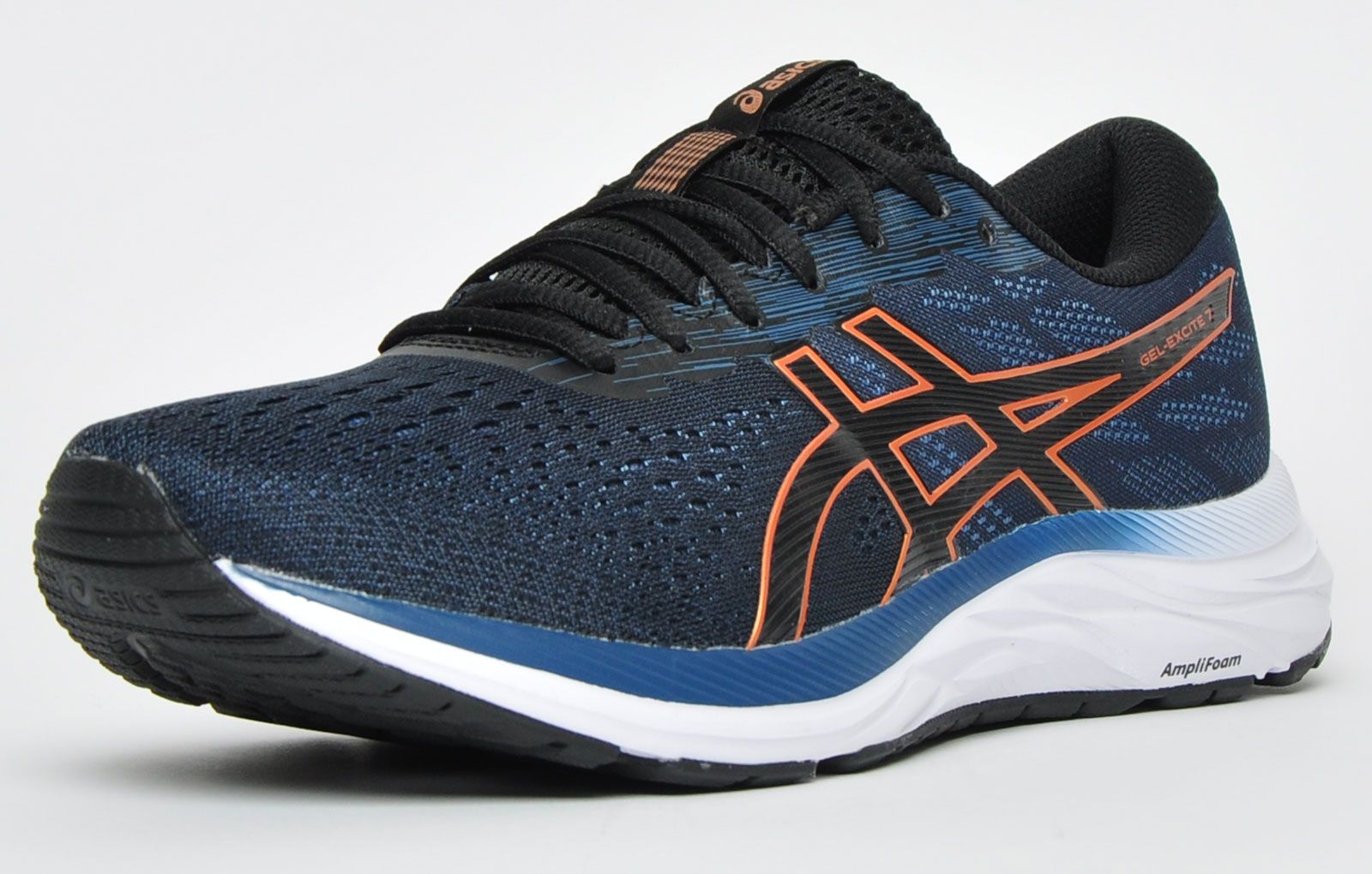 These Asics Gel- Excite 7 men’s running shoes are crafted from a breathable lightweight technical textile mesh to provide optimised breathability and keep feet cool and dry throughout wear. Featuring synthetic overlays to keep you supported, and ensuring a more comfortable, secure running experience, this shoe is a great road runner as well as a gym worker. <p class=