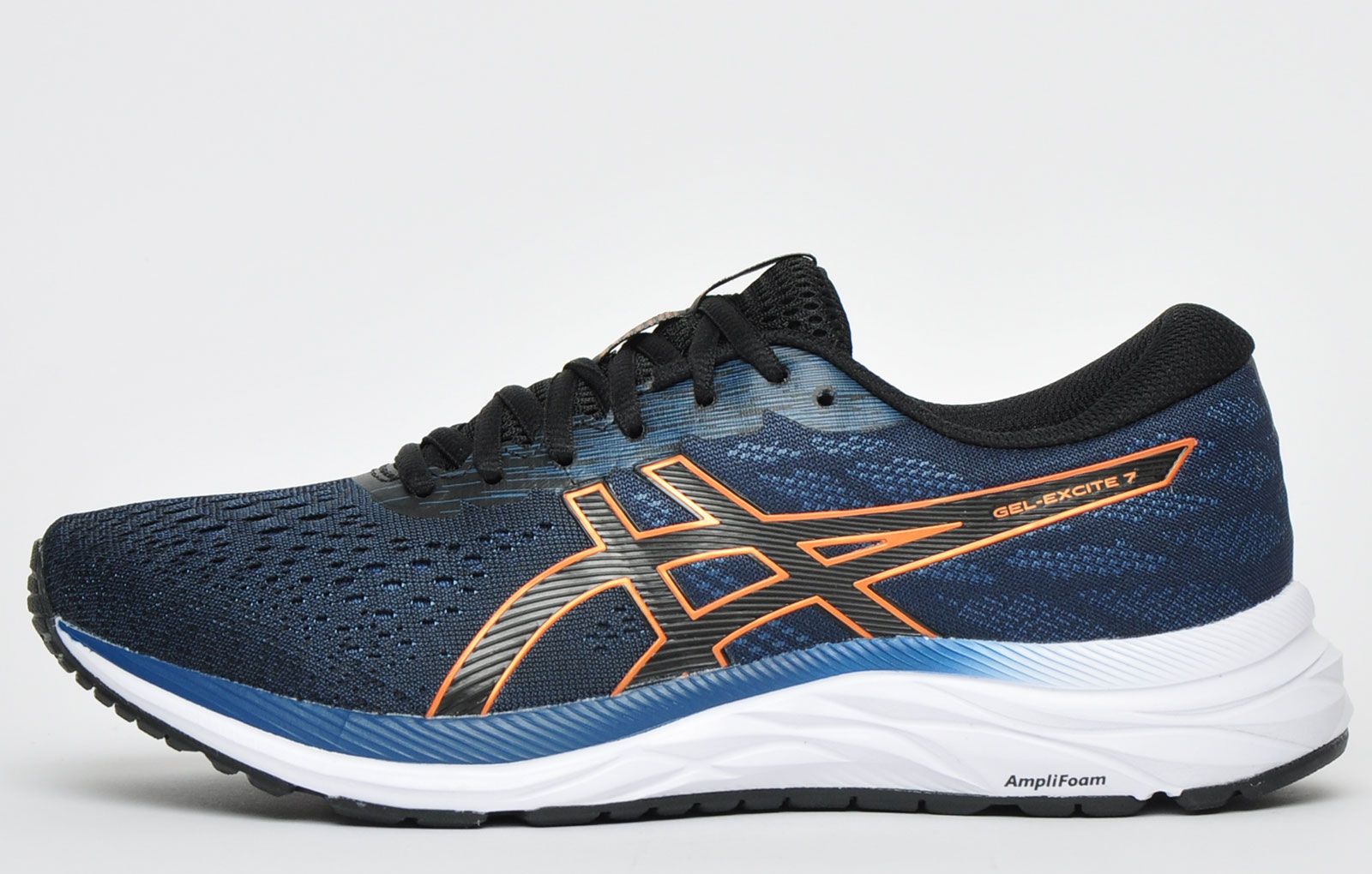 These Asics Gel- Excite 7 men’s running shoes are crafted from a breathable lightweight technical textile mesh to provide optimised breathability and keep feet cool and dry throughout wear. Featuring synthetic overlays to keep you supported, and ensuring a more comfortable, secure running experience, this shoe is a great road runner as well as a gym worker. <p class=