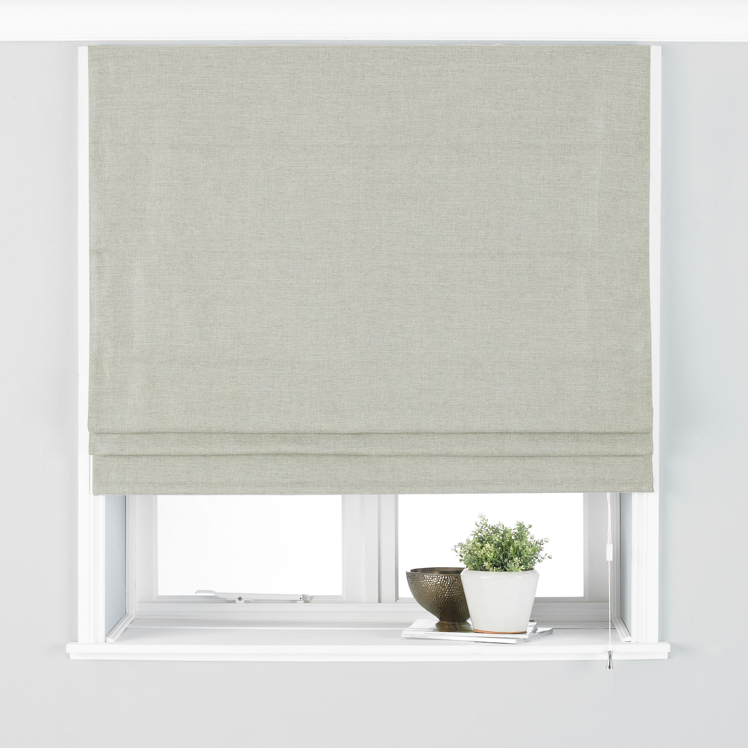 These Roman Blinds are available in a range of earthy tones, with its twill fabric front; this design is excellent when it comes to it’s room darkening qualities and hard-wearing proporties. Made of 100% Polyester this blind design doesn't stain easily. The Atlantic Blind set includes Fixing brackets, Screws, Wall Plugs, Adjustable pull cord with built in child safety devise and easy to follow instructions.