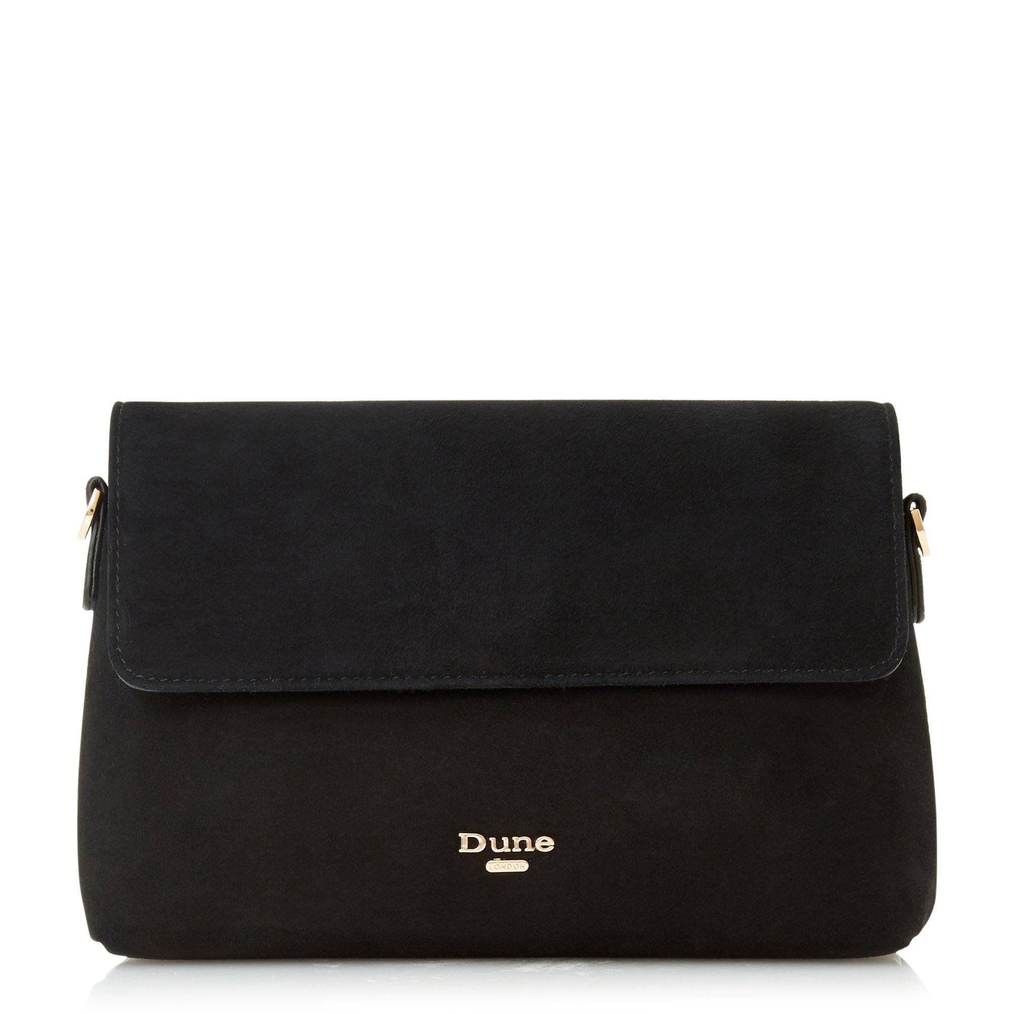Add a stylish finishing touch to your accessories line-up with this clutch. Simple yet chic, its minimalist design is offset with a metal chain strap. The spacious interior is ideal for carrying your day-to-evening essentials.
