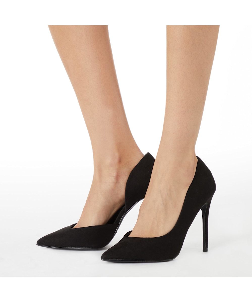 Your evening-approved court. Dinner to the dance floor, the Capris court has every eventuality covered. We're wowed by the sleek stiletto heel and bold pointed toe.