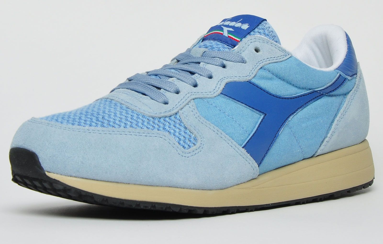 A reinvention of classic 80’s vintage styling, these Diadora Tornado men’s “made in Italy” trainers have been brought back to basics with premium materials in a classically styled men's shoe designed for casual wear. This trainer delivers top quality performance, with high quality materials in every single stitch, tastefully detailed throughout with suede leather overlays with timeless retro heritage styling providing a luxurious finish. Designed with your comfort in mind these men’s trainers sport a cushioned inner lining along with a plush eva insole for fatigue free wear. <p class=