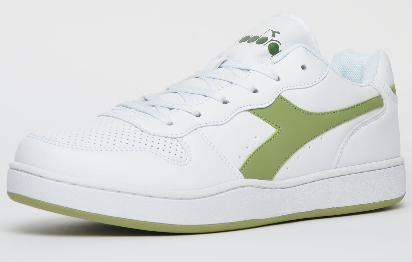 The Diadora Classic Play.G. is a court styled low-top trainer constructed in a clean white synthetic finish with a sumptuous padded footbed, ankle and heel collar delivered with a breathable toe box and fit well lace up fastening system to keep your feet firmly in place all day long. <p class=