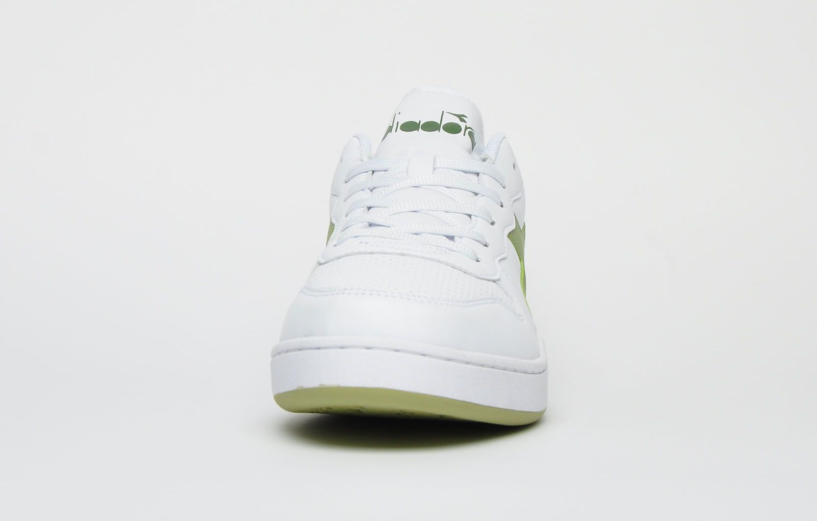 The Diadora Classic Play.G. is a court styled low-top trainer constructed in a clean white synthetic finish with a sumptuous padded footbed, ankle and heel collar delivered with a breathable toe box and fit well lace up fastening system to keep your feet firmly in place all day long. <p class=