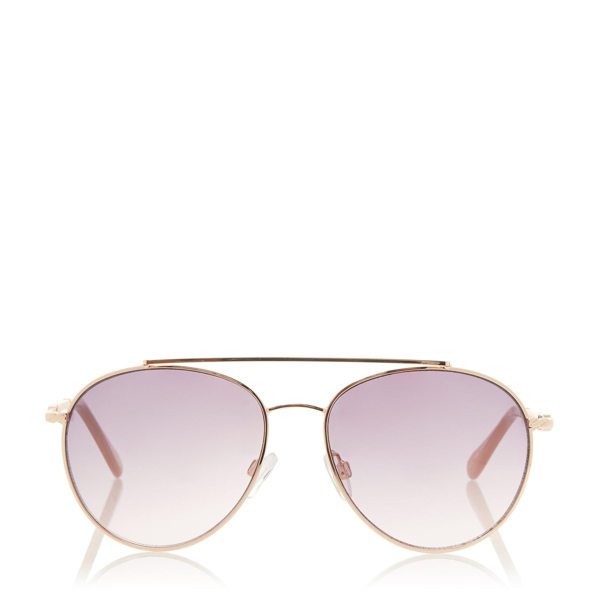 Update your look with a pair of the Geneva square-frame sunglasses. Fashioned with a smooth acetate base and contrasting lilac lenses. Translucent temples and gold-toned hardware lends a distinguished appeal.