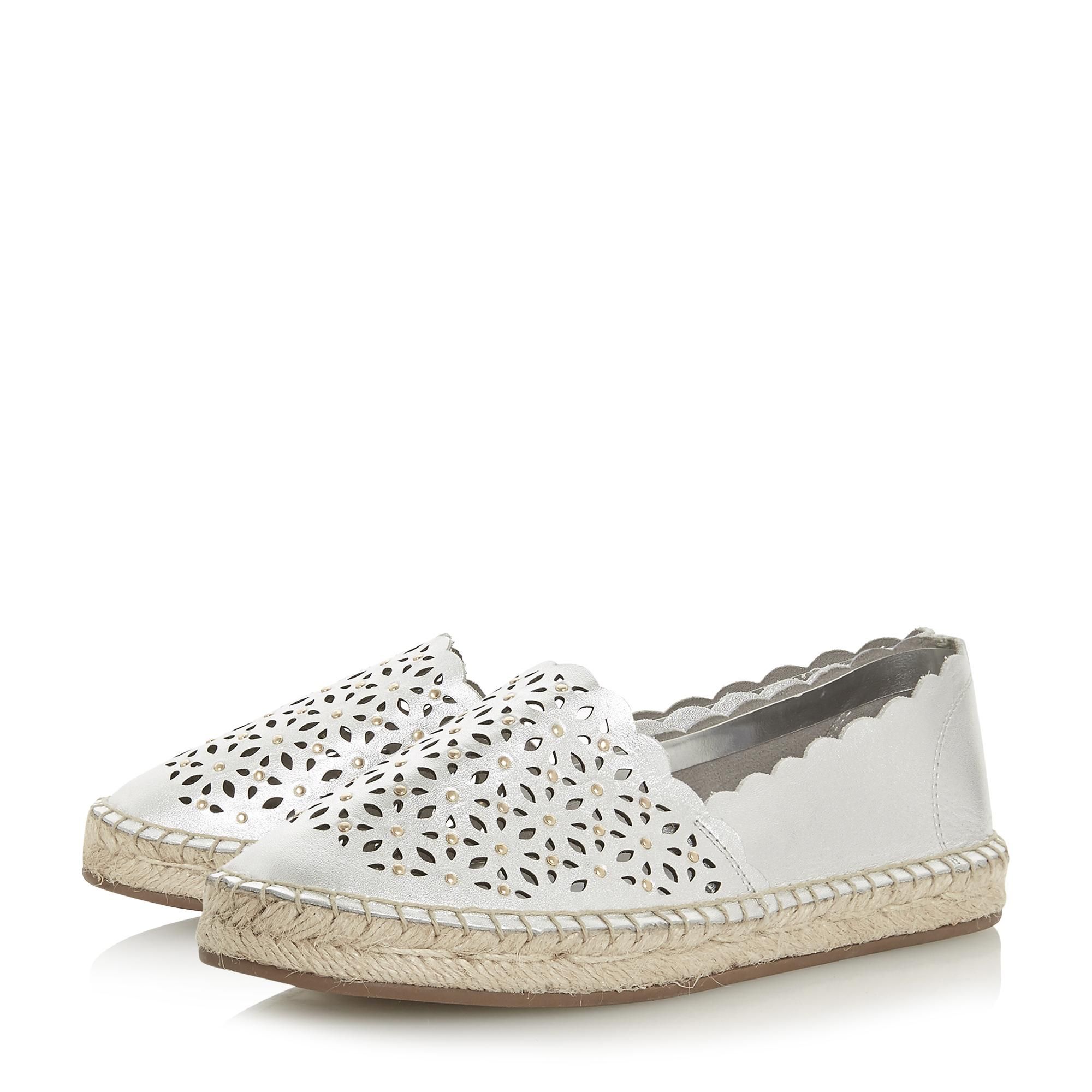 Get your summer shoe fix with Dune's laser cut Gracelynn espadrille. Eye-catching with its intricate cut out detail and scallop trim. Wear with daytime outfits for a chic look.