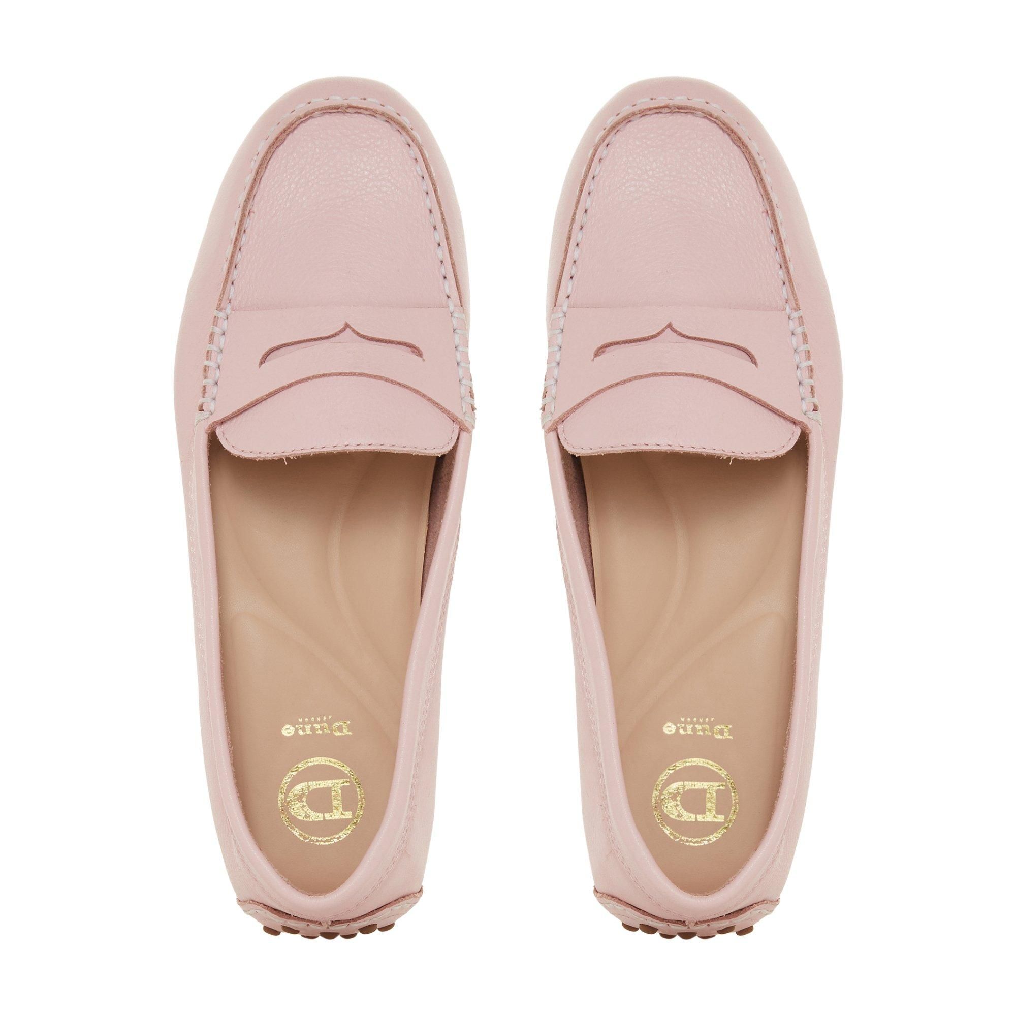 The Grover loafer from Dune London is a smart styling option. Crafted from leather, it features a square toe and a rubber sole. Complete with apron stitching and classic saddle strap detailing.
