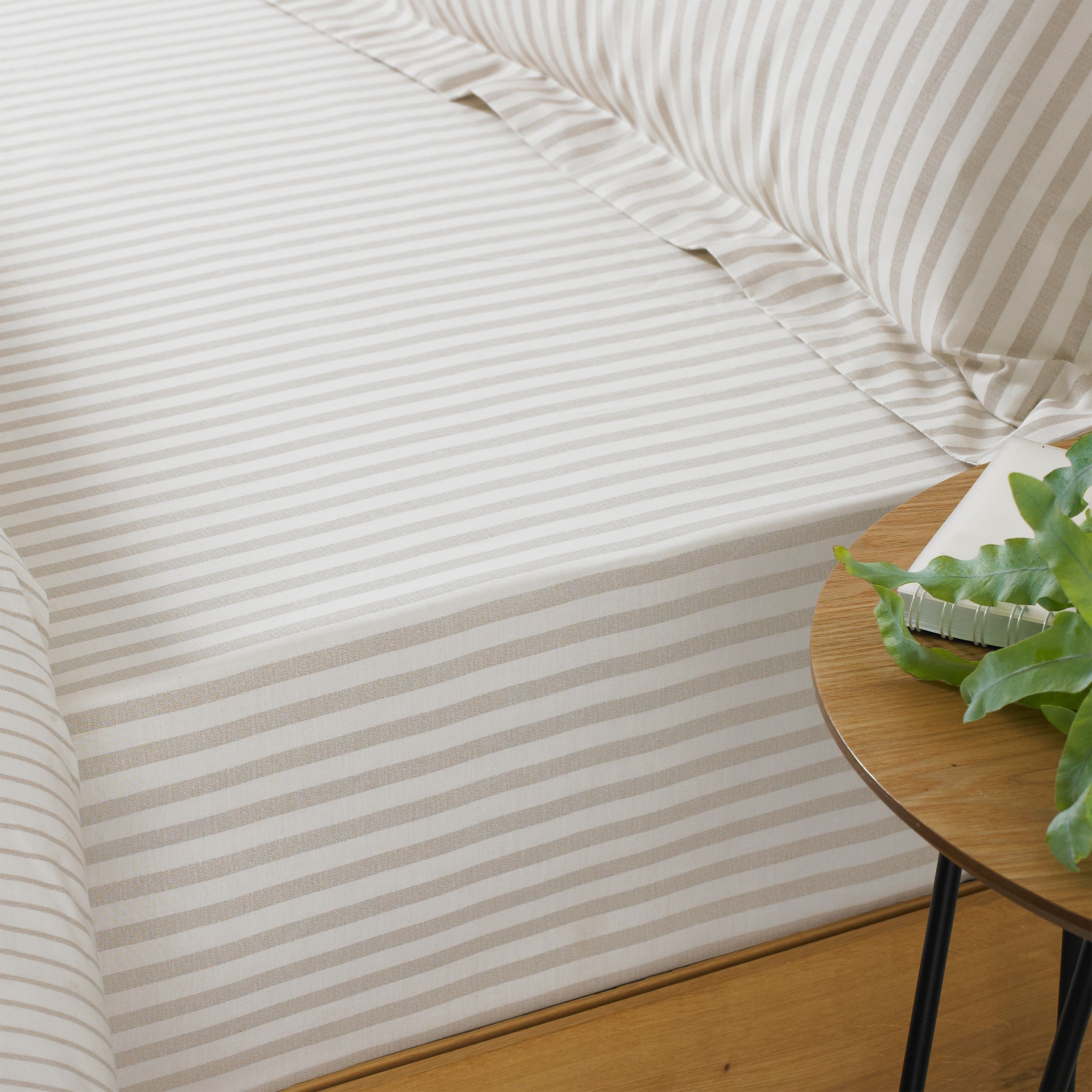 The Hebden fitted sheet features a melange striped design. Made of 100% Cotton and a 144 Thread Count - this fitted sheet has a soft and chrisp feel with a matte finish. Complete with elasticated corners, this sheet is fully machine washable and suitable for iron. Measurements are as below for each size in this range;
Single: 90 x 190cm
Double: 137 x 190cm
King: 150 x 200cm
Super King: 180 x 200cm