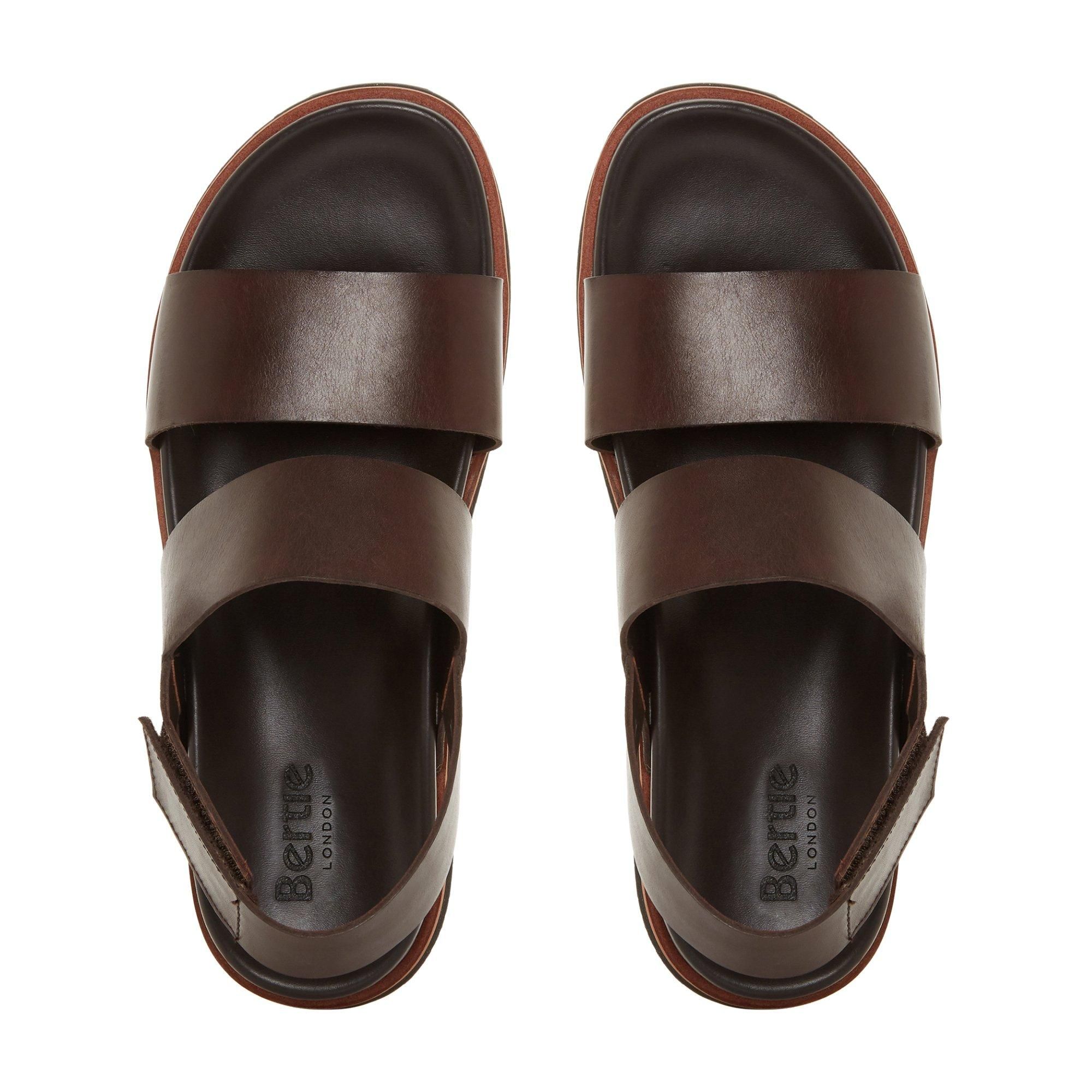 Upgrade your poolside edit with the Irons strap sandal from Bertie. Crafted in smooth leather, it features a sleek double strap design. With a classic wedge sole for style and comfort throughout the day.