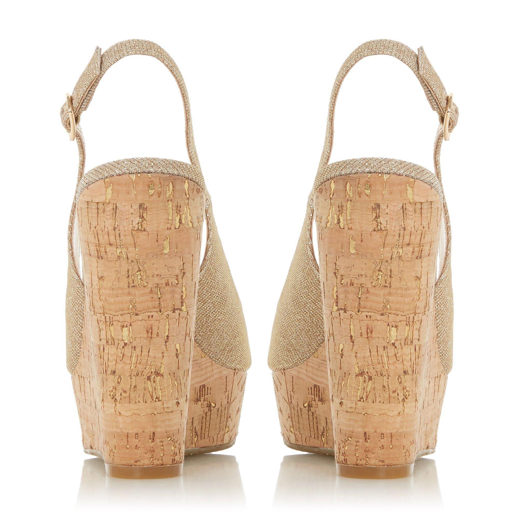 Refresh your summer footwear edit with the Dune London Kimmber sandal. Made from leather, it comes in a slingback style with a buckle detail. Complete with an open toe and a cork wedge heel.