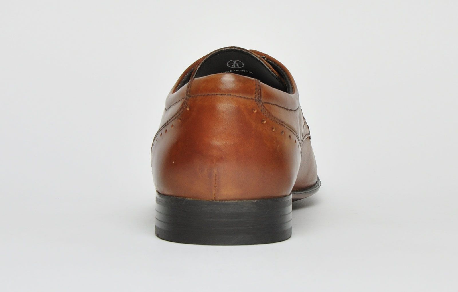 These Ikon men’s premium leather shoes will make a perfect addition to your footwear collection. <p>Engineered for the modern-day man these stylish leather shoes are crammed full of vintage charisma. The Slimline silhouette is crafted using premium leathers, finished with neat panel construction and tonal stitching for a timeless retro look</p> <p>These Ikon Fraser men’s shoes feature a 3 lace up front fastening, combined with a premium leather/textile inner lining, providing a comfortable and secure fit throughout your day</p> <p style=